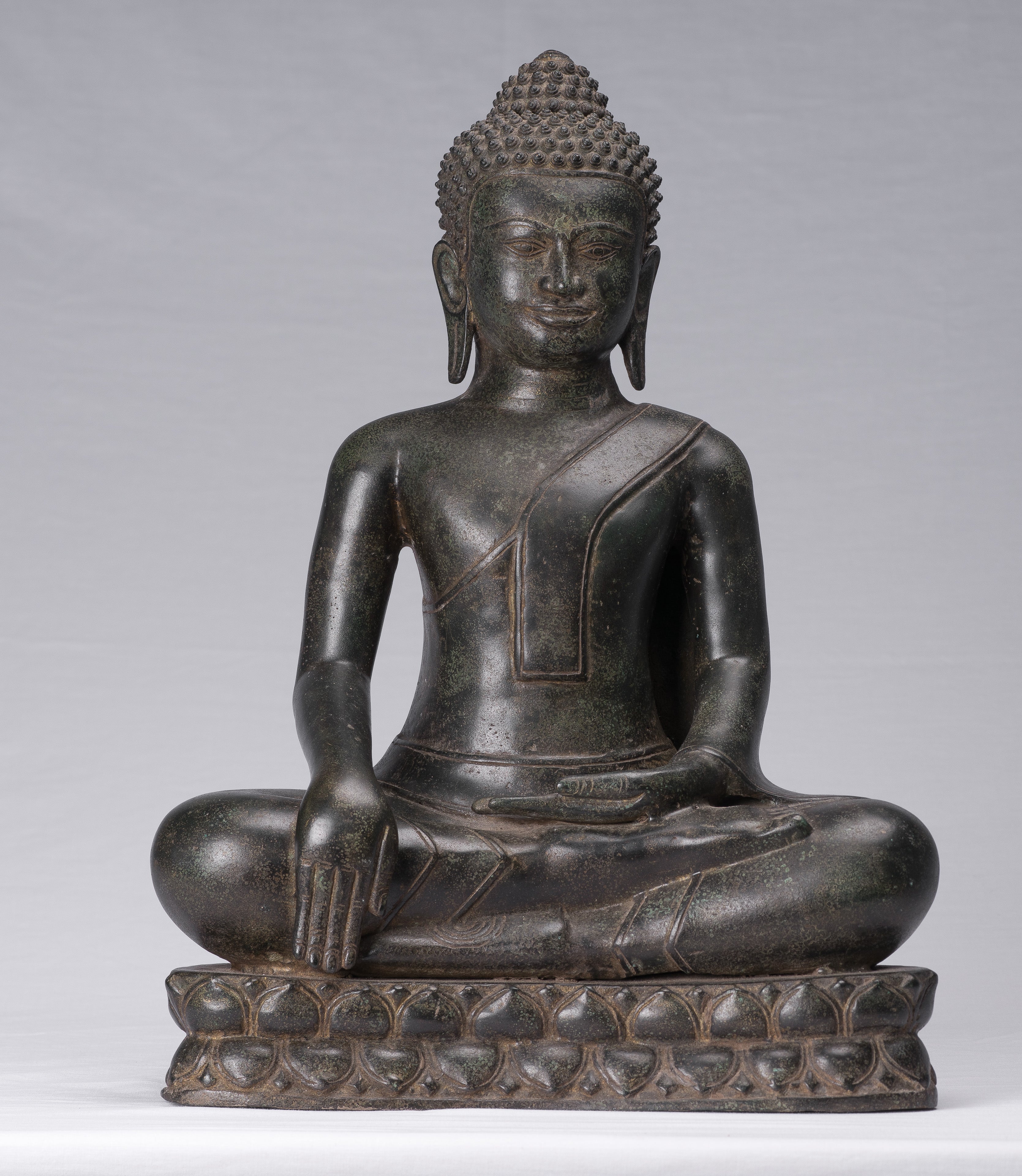 Statue de Bouddha – Statue de Bouddha assis en bronze de style khmer antique – 46 cm