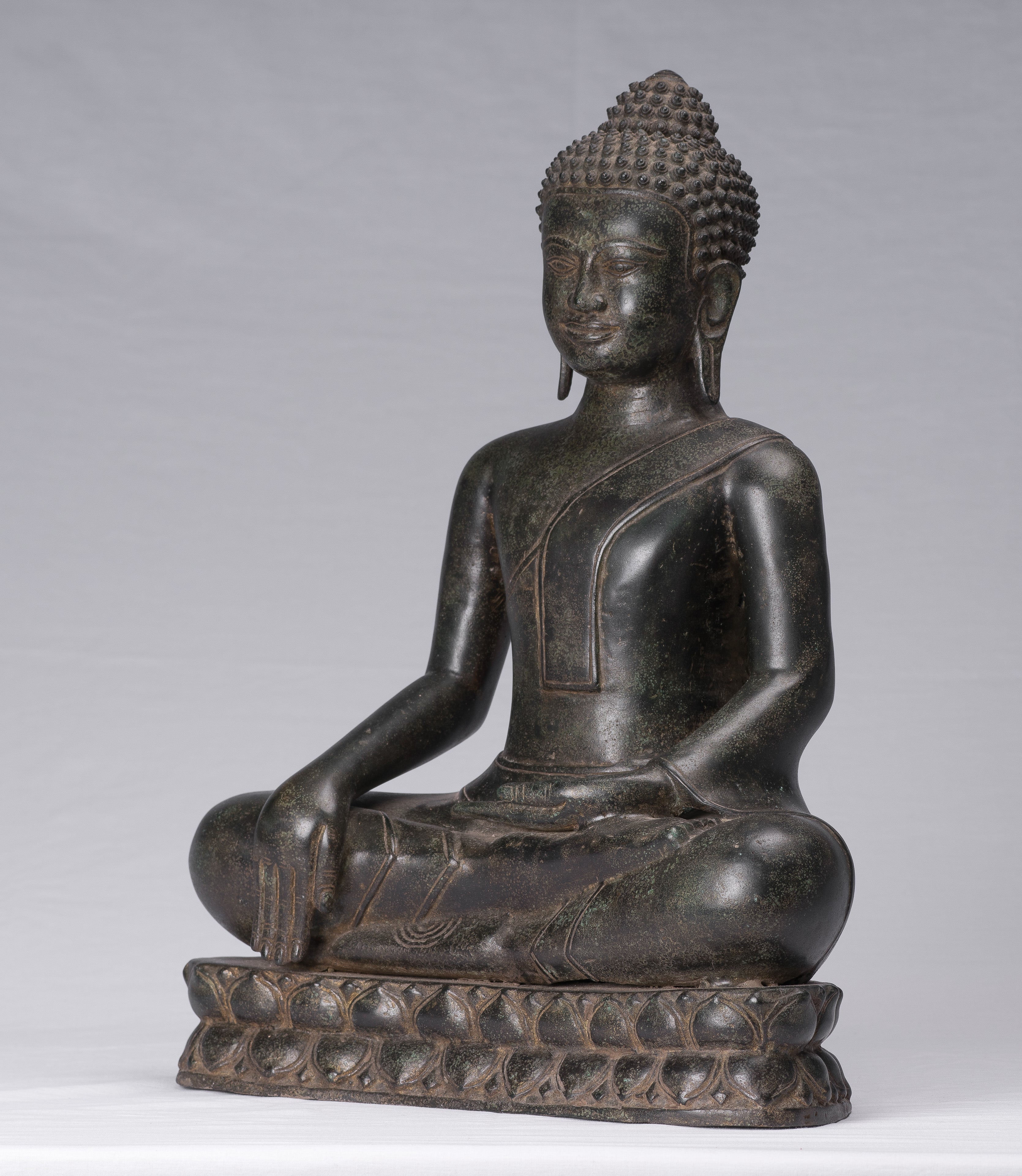 Statue de Bouddha – Statue de Bouddha assis en bronze de style khmer antique – 46 cm