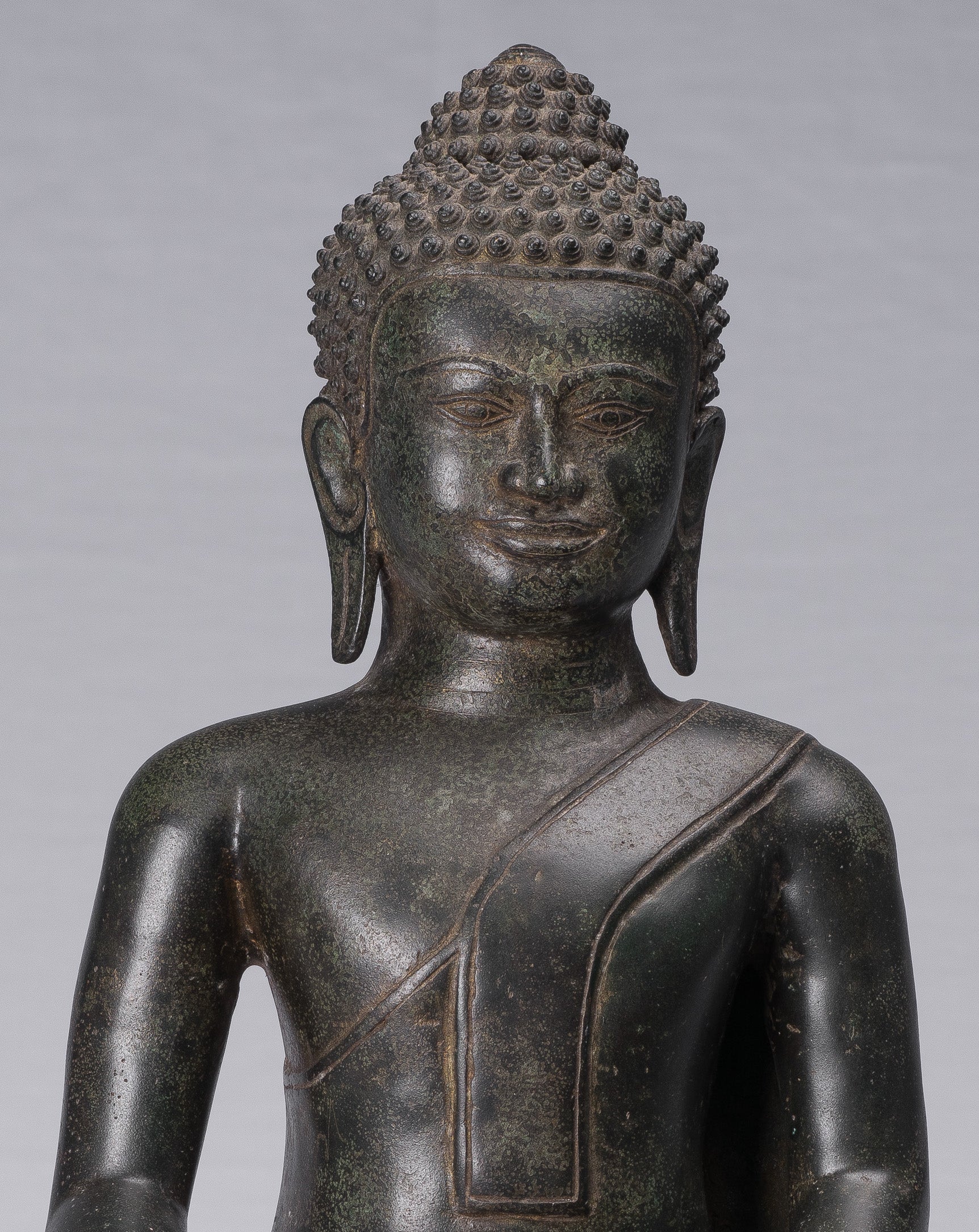 Statue de Bouddha – Statue de Bouddha assis en bronze de style khmer antique – 46 cm