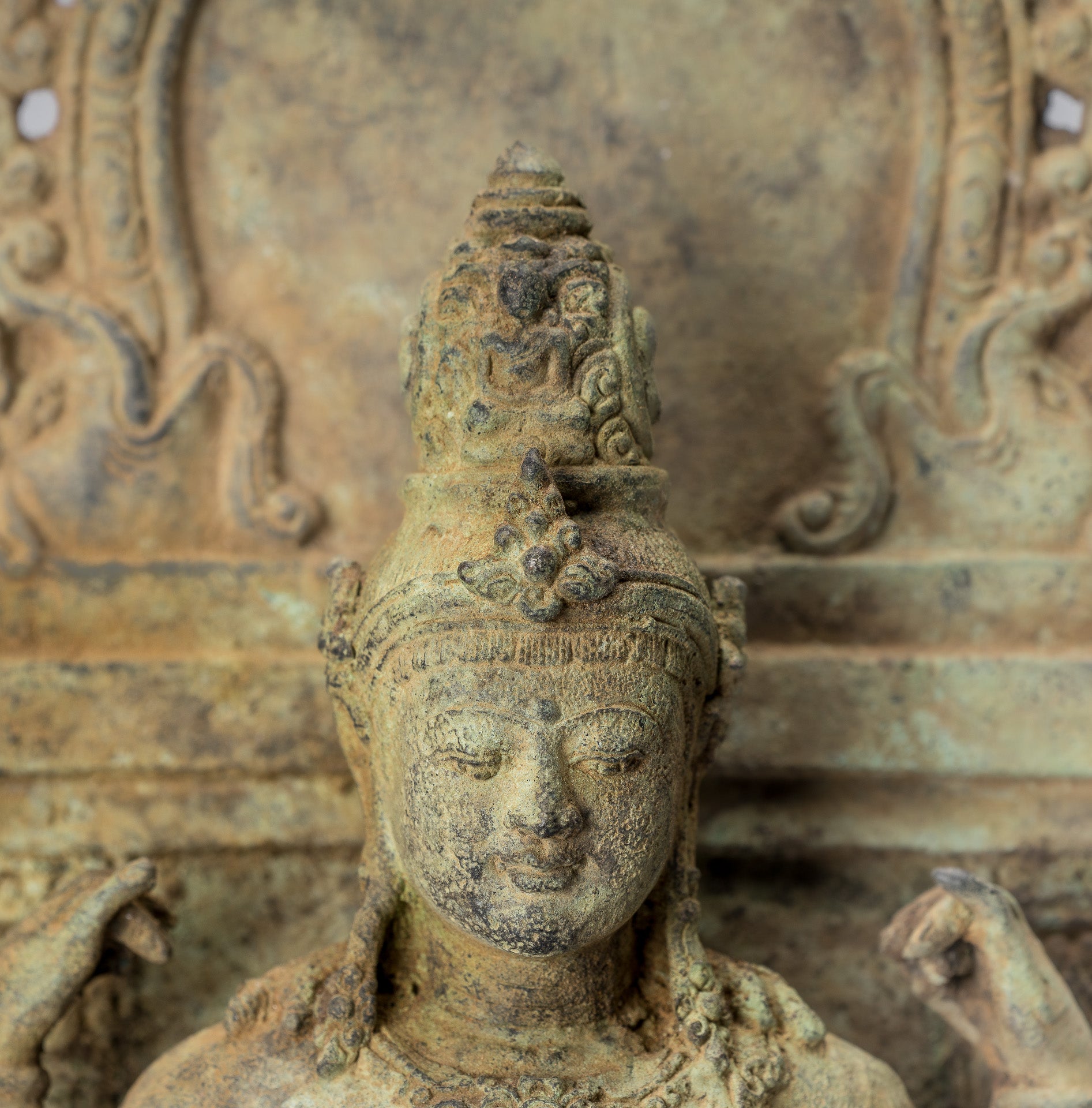 Lokeshvara – Statue de Lokeshvara debout en bronze de style indonésien antique Majapahit – 37 cm/15"