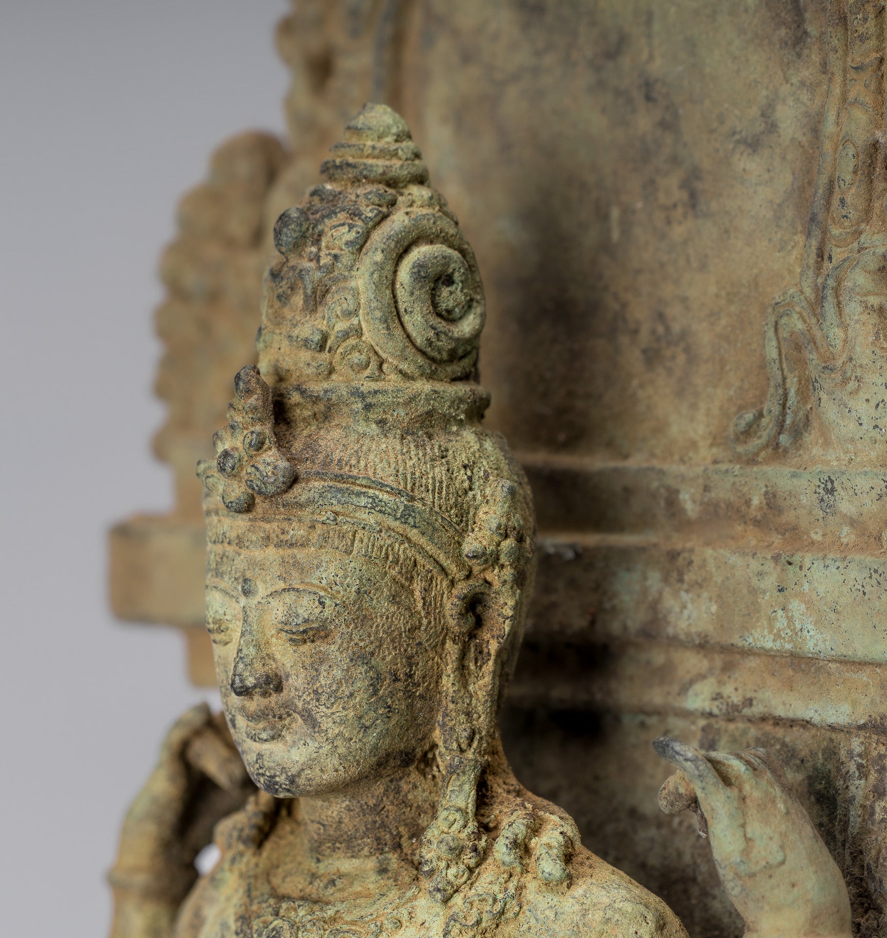 Lokeshvara – Statue de Lokeshvara debout en bronze de style indonésien antique Majapahit – 37 cm/15"