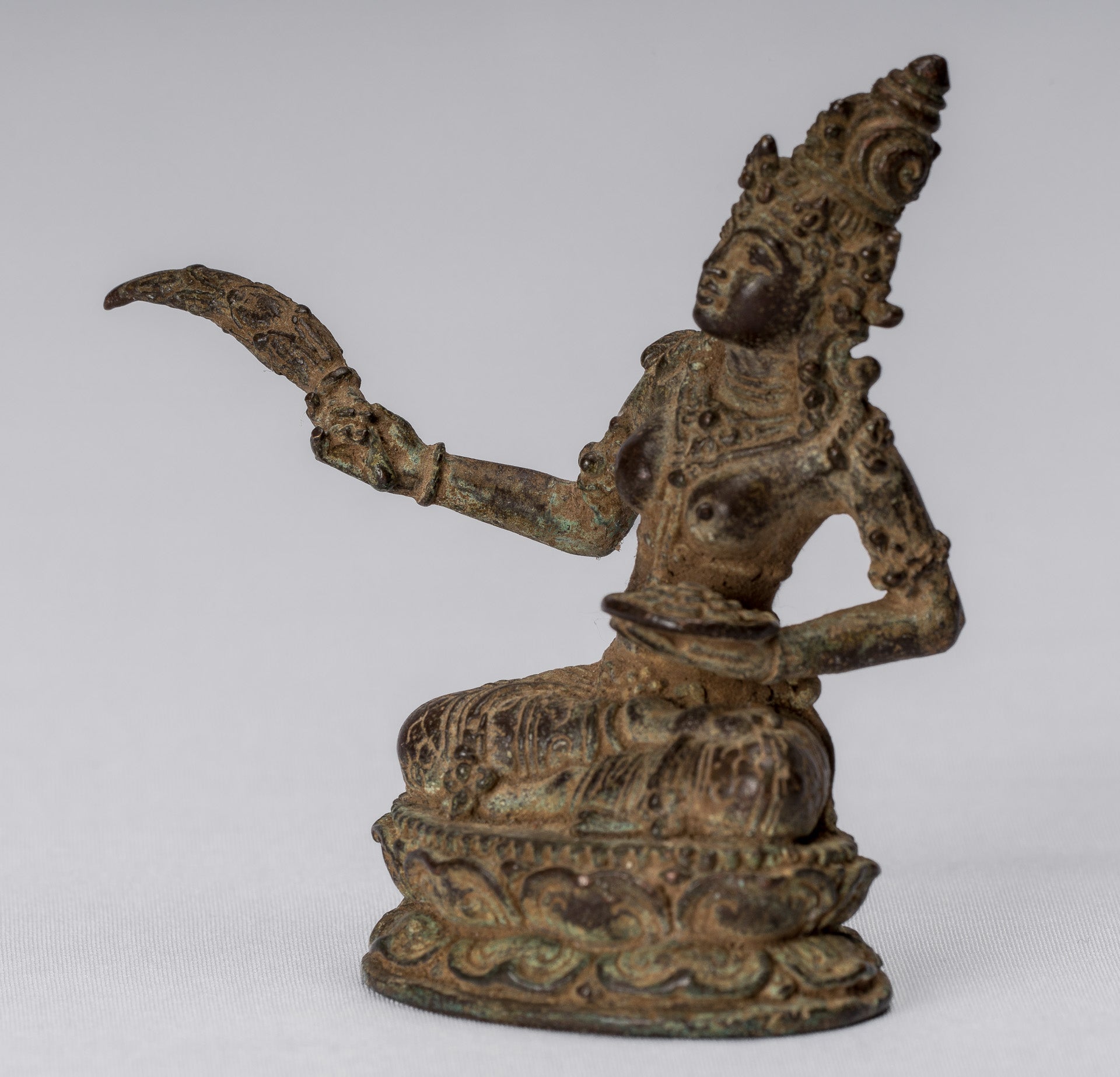 Statue de Tara – Statue de Devi Tara en bronze indonésien de style Java antique – 8 cm/3"