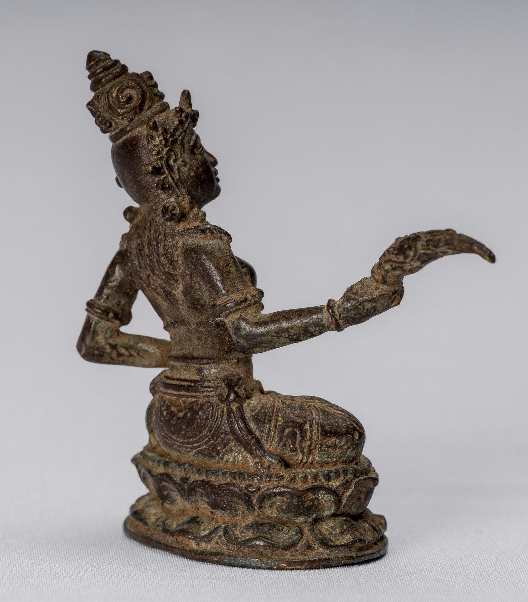 Statue de Tara – Statue de Devi Tara en bronze indonésien de style Java antique – 8 cm/3"