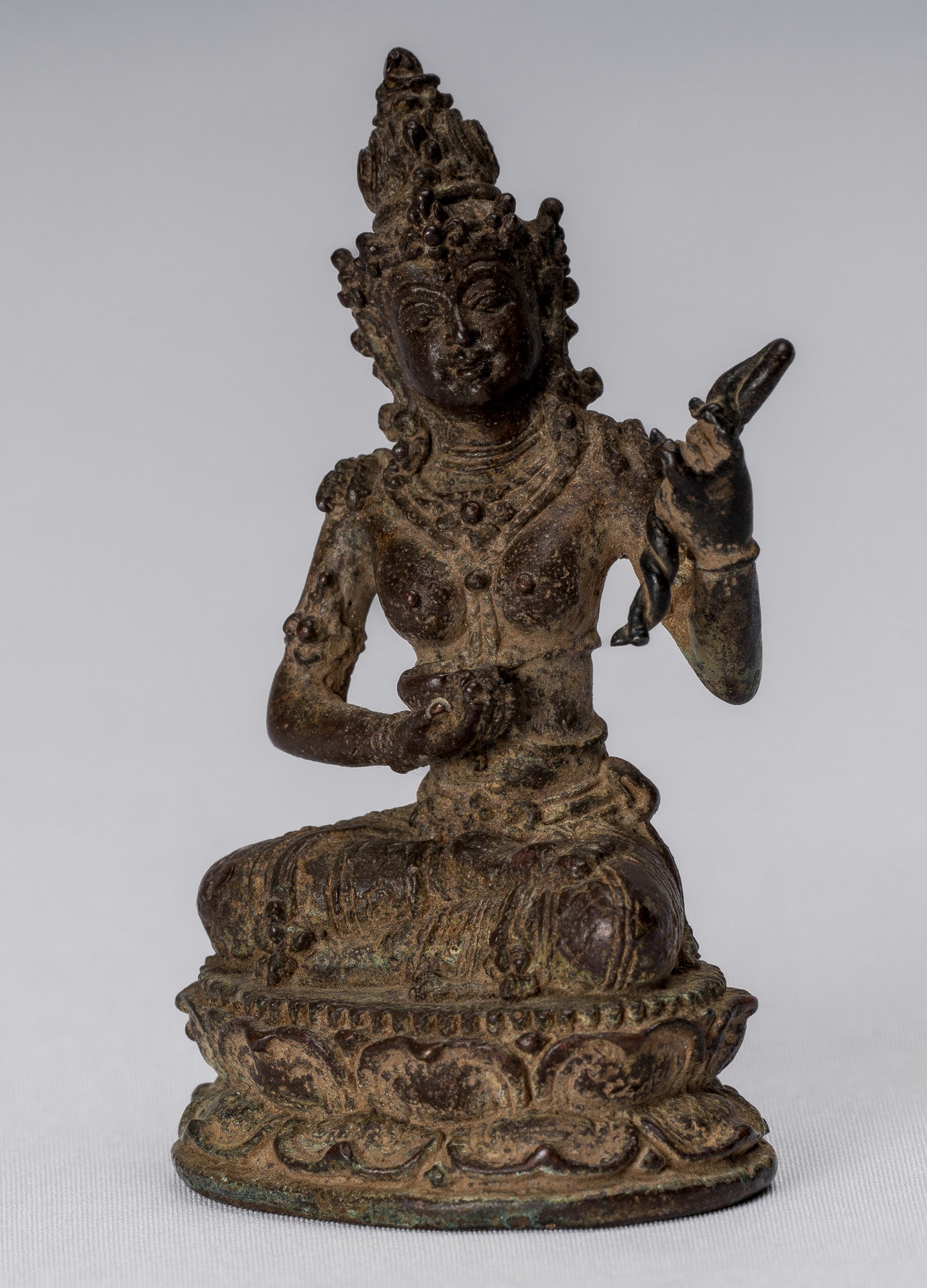 Statue de Tara – Statue de Devi Tara en bronze indonésien de style Java antique – 8 cm/3"