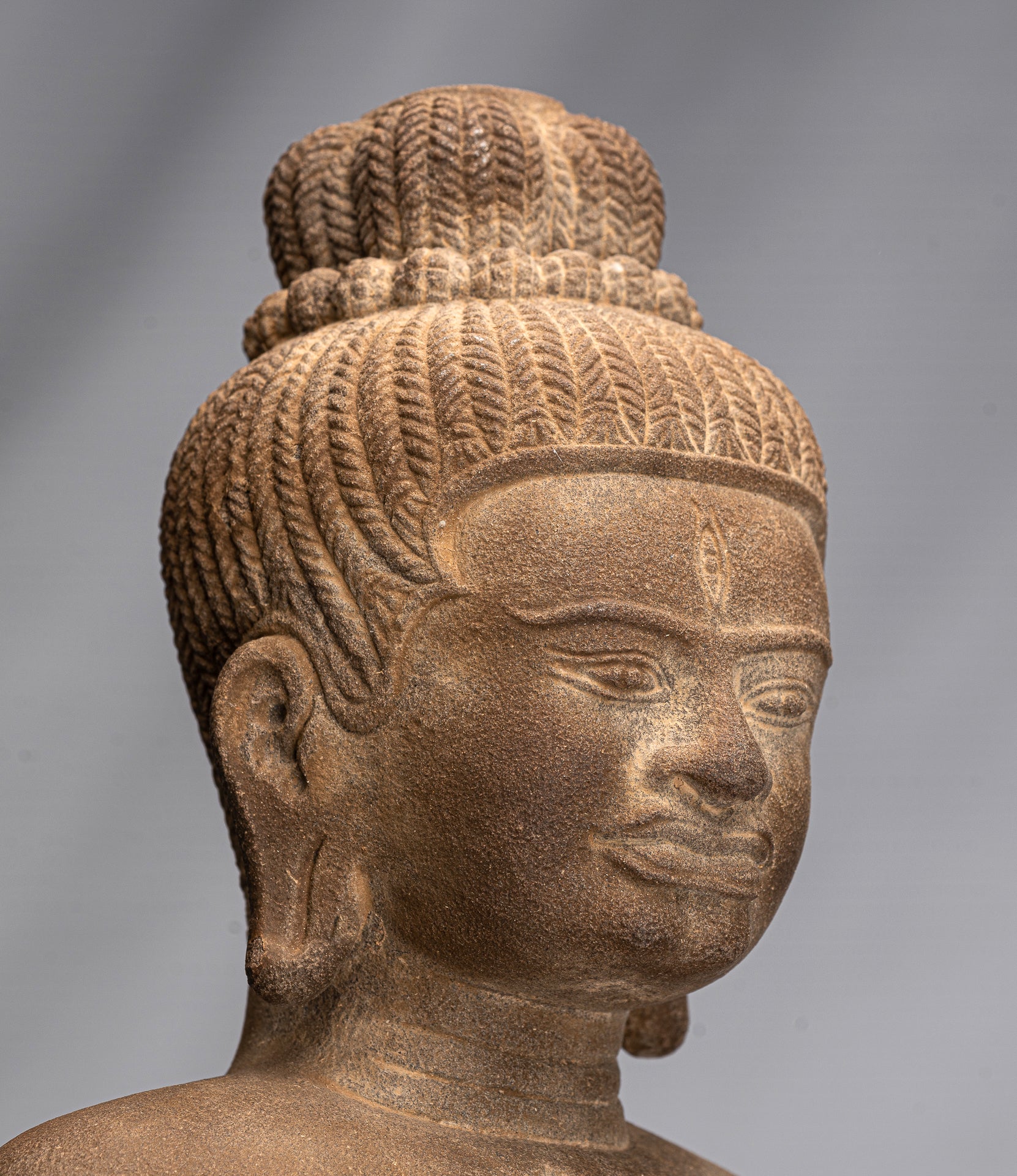 Lakshmi-Statue – antiker Baphuon-Stil, Stein, Lakshmi/Devi-Gemahlin von Vishnu, Torso – 73 cm/29 Zoll