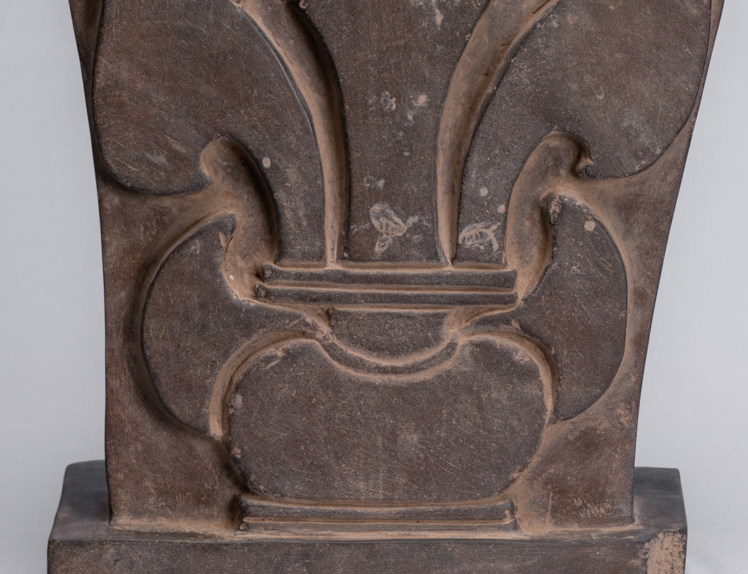 Statue antique de Stèle Durga en pierre de Koh Ker de style pré-Angkor - 51 cm/20"