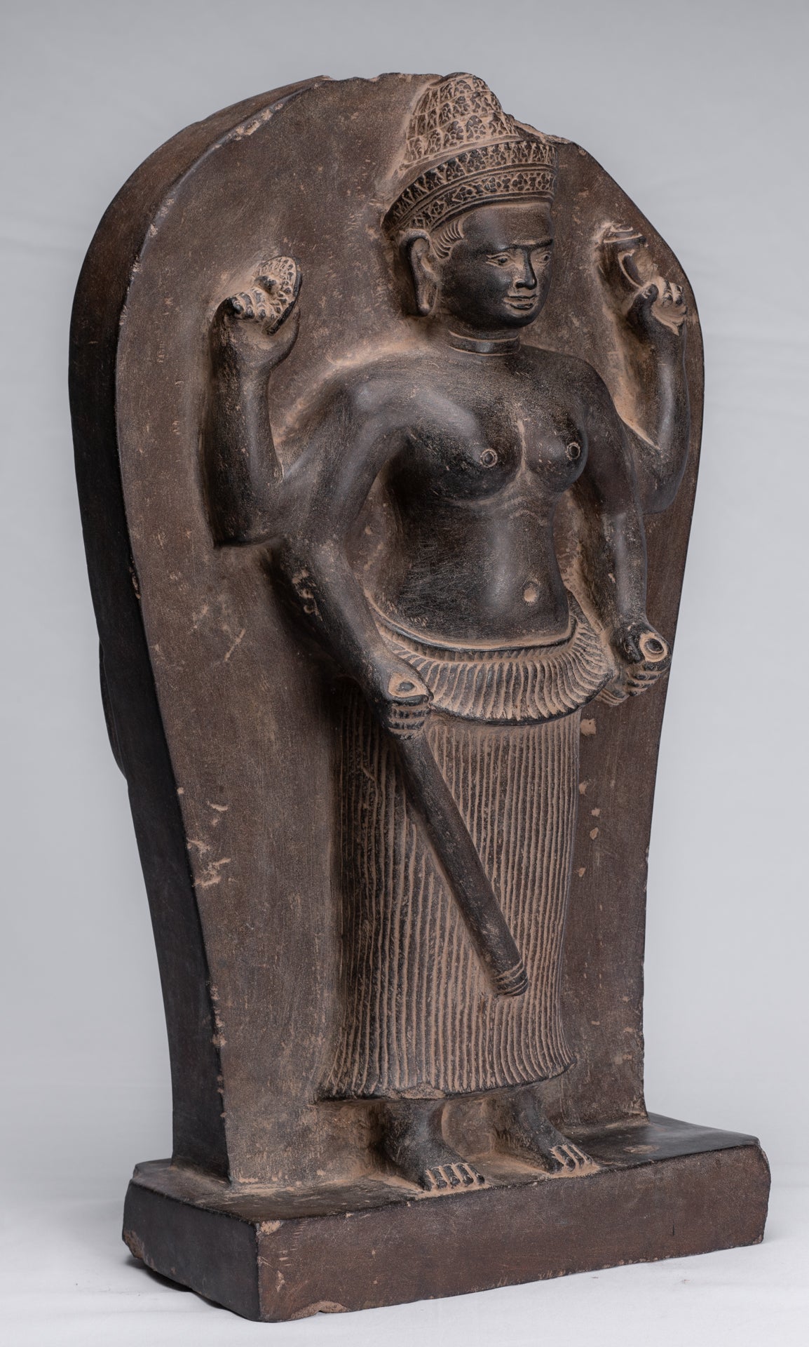 Statue antique de Stèle Durga en pierre de Koh Ker de style pré-Angkor - 51 cm/20"