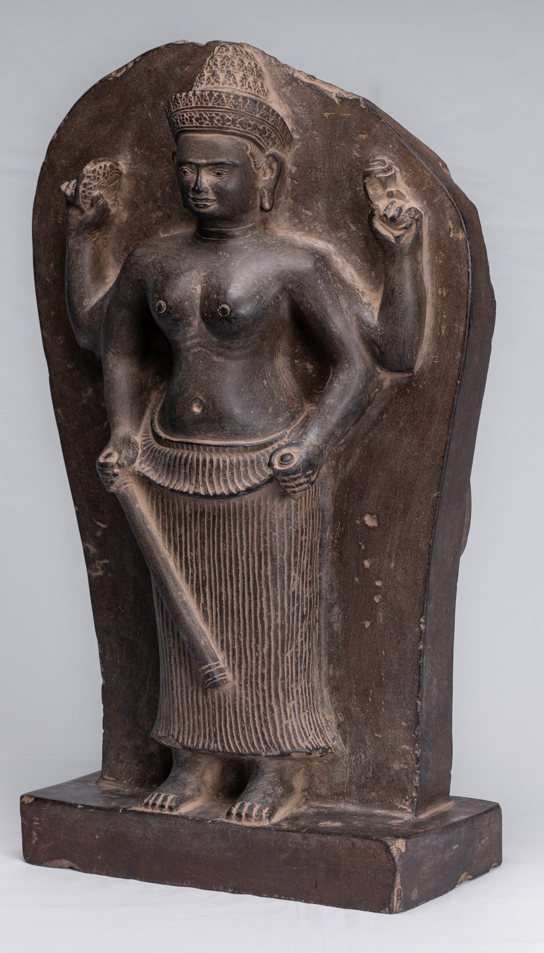 Statue antique de Stèle Durga en pierre de Koh Ker de style pré-Angkor - 51 cm/20"