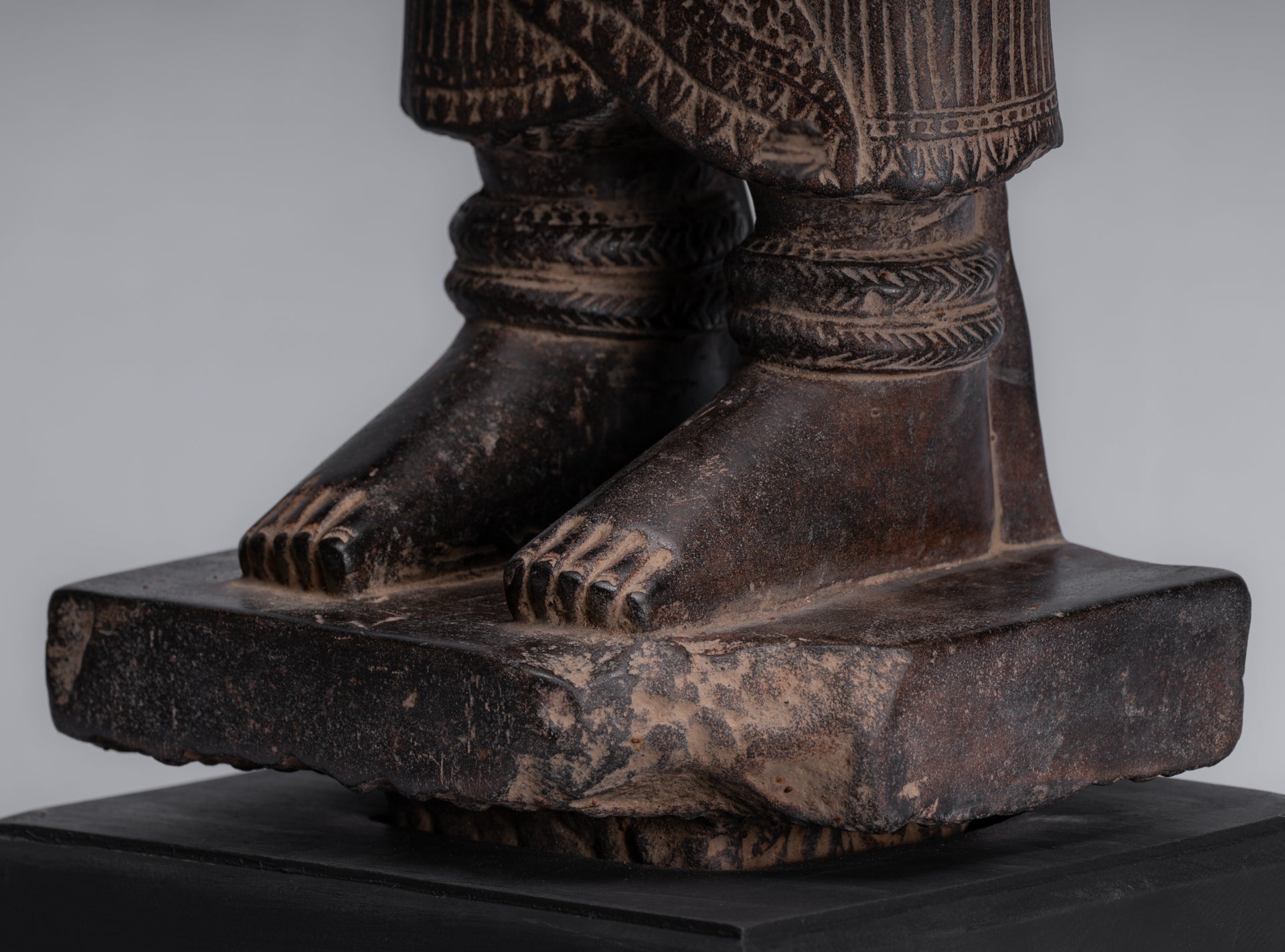 Antiker Lakshmi-Torso aus Stein im Khmer-Angkor-Wat-Stil (wahrscheinlich) – 68 cm.