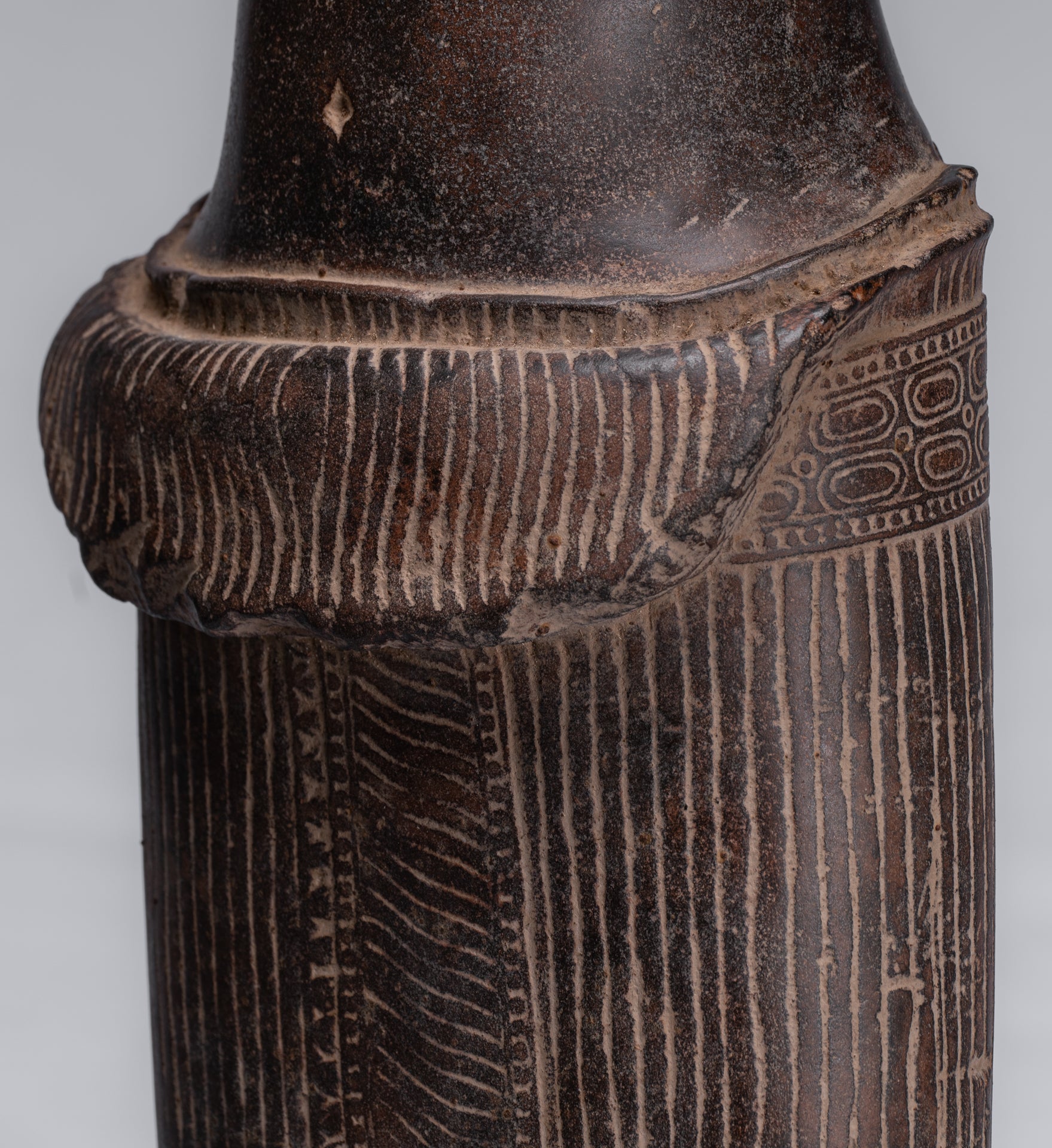 Antiker Lakshmi-Torso aus Stein im Khmer-Angkor-Wat-Stil (wahrscheinlich) – 68 cm.