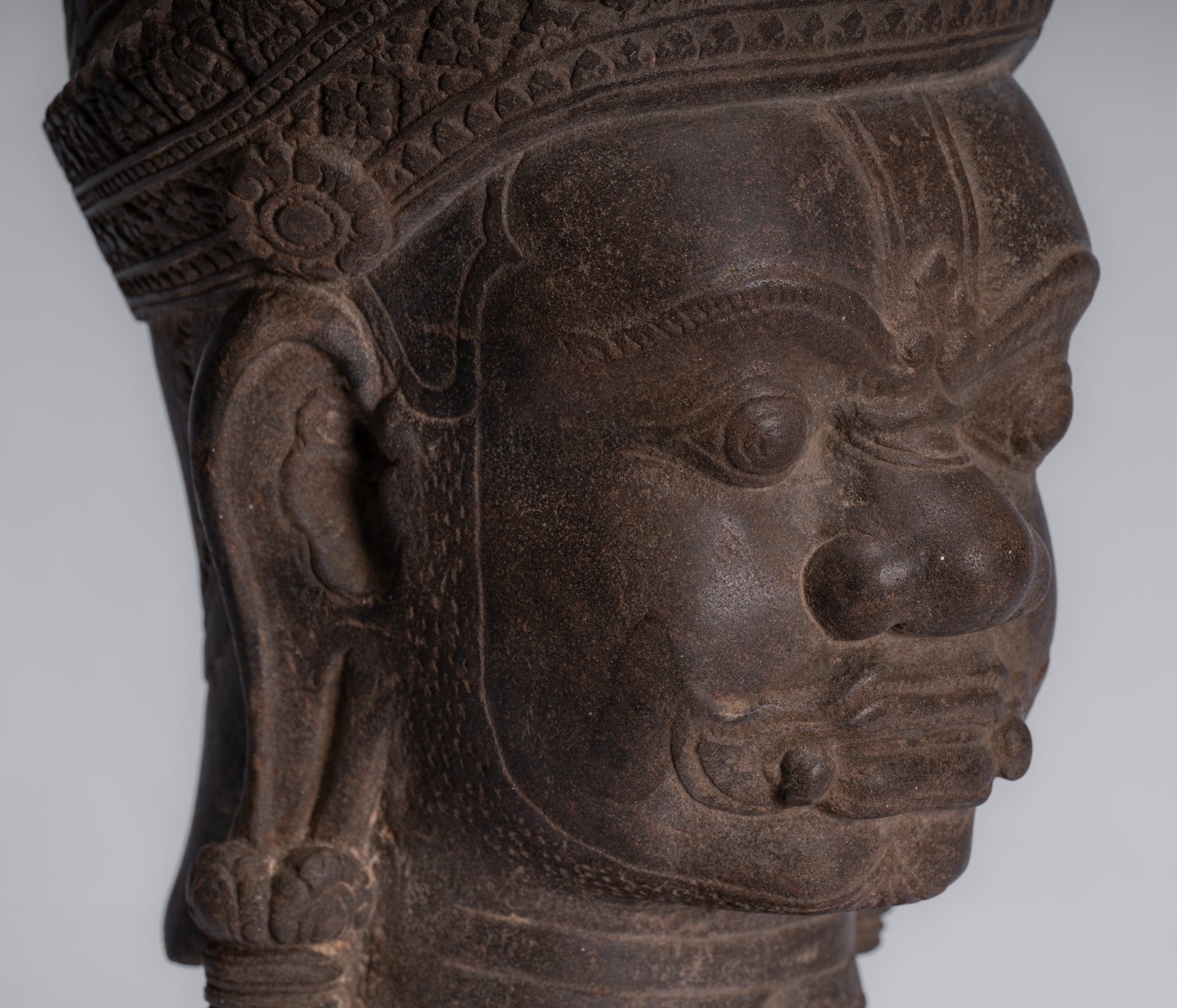Wächterstatue – antiker Khmer-Stein, Angkor Wat-Stil, Yaksha-Tempelwächter – 37 cm.