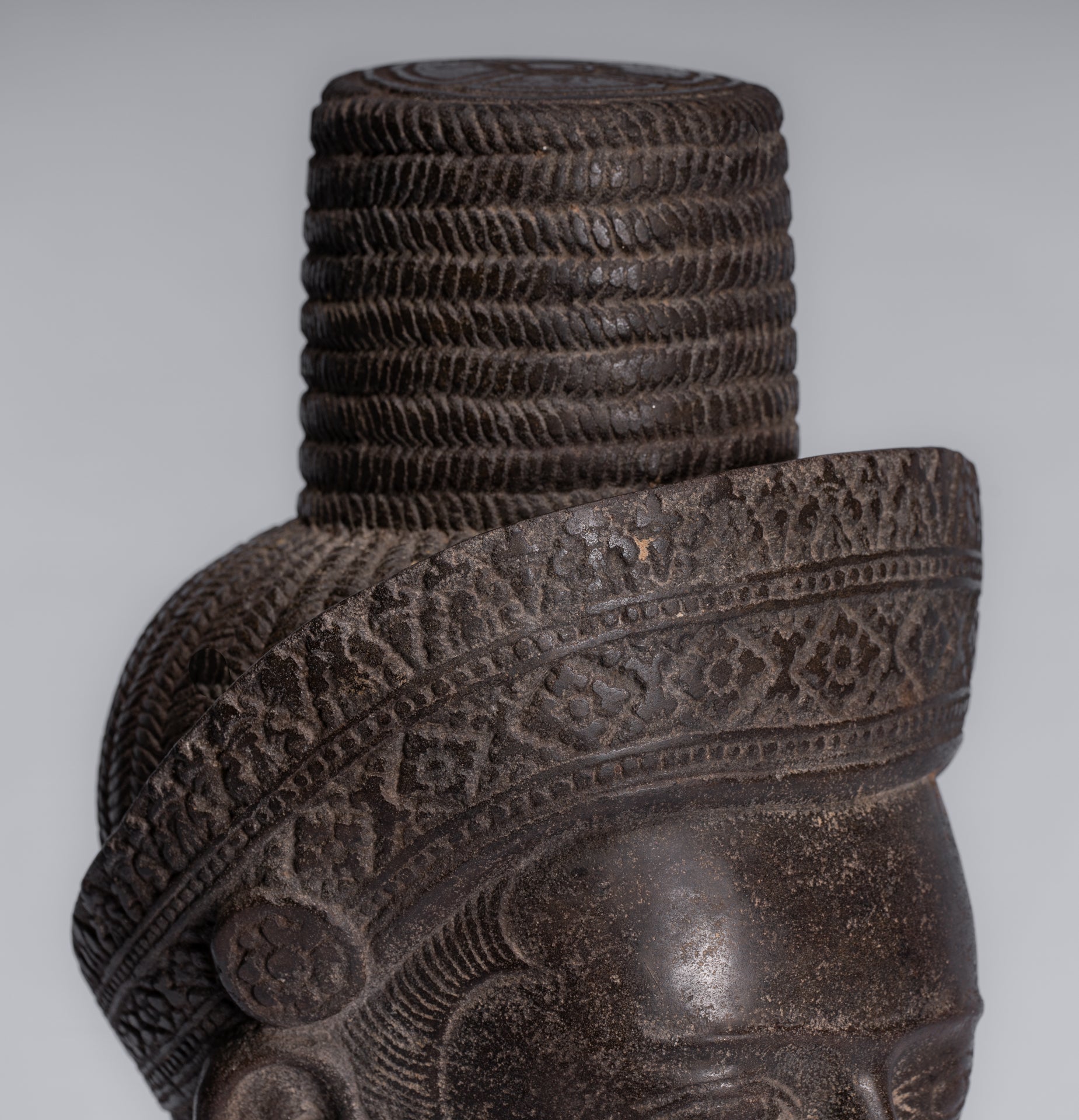 Statue Vishnu - Antique Koh Ker Style Stone Monted Khmer Vishnu Head - 31cm / 12 "