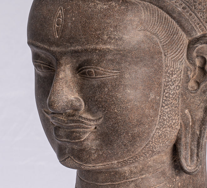 Statue antique de Bodhisattva Avalokitesvara en pierre de style Koh Ker - 54 cm/22"