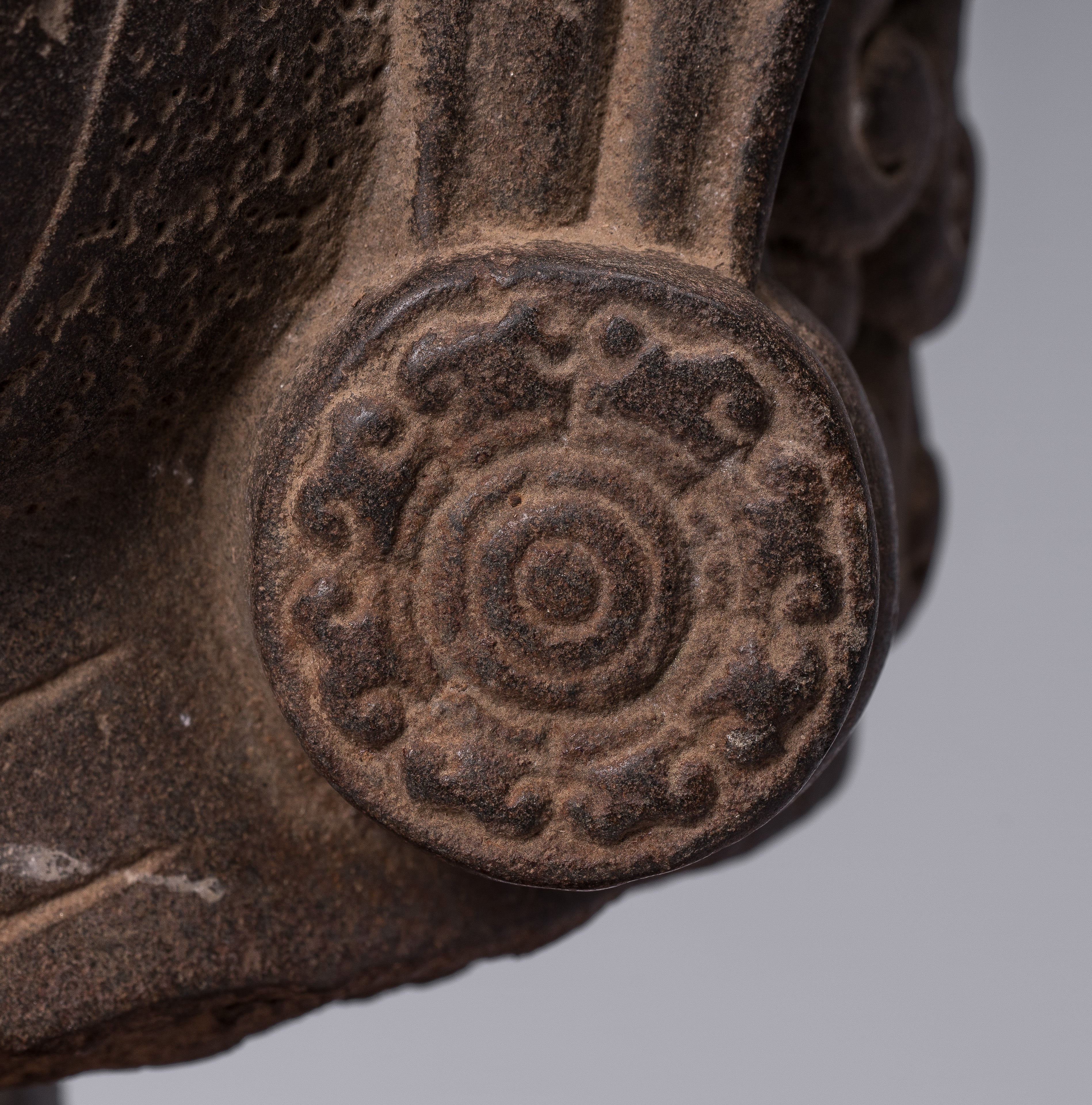 Shiva-Statue – antiker Khmer-Stil, brauner Stein, Yaksha und Yakshaswaroop Shiva-Kopf, 47 cm.