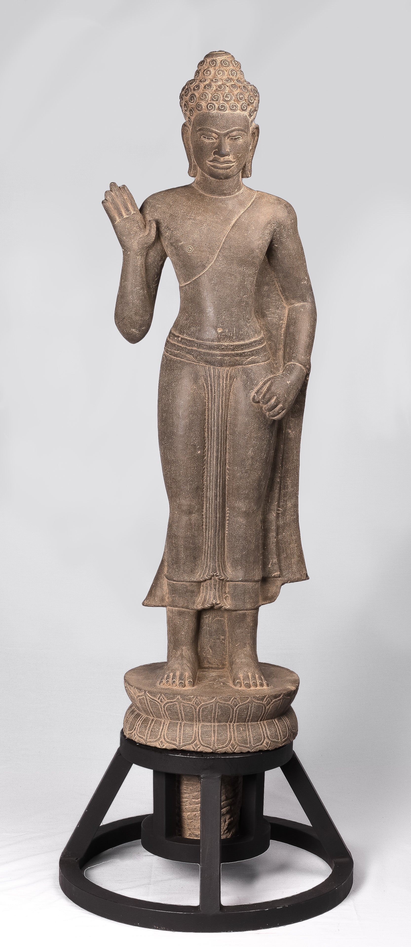 Statua di Buddha - Antique Phnom Da Style Standing Stone Protection Khmer Buddha - 123cm/49 "alto