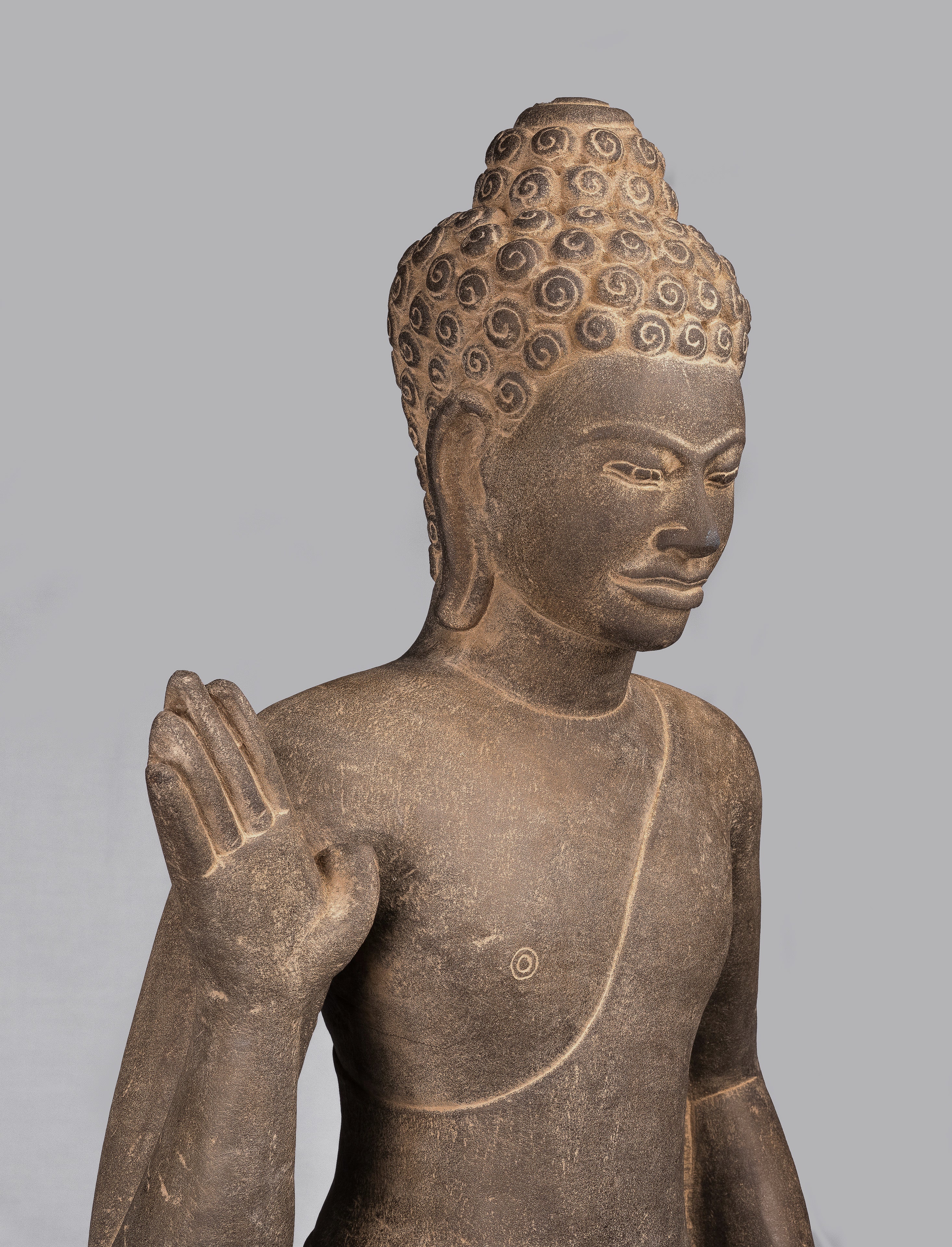 Statua di Buddha - Antique Phnom Da Style Standing Stone Protection Khmer Buddha - 123cm/49 "alto