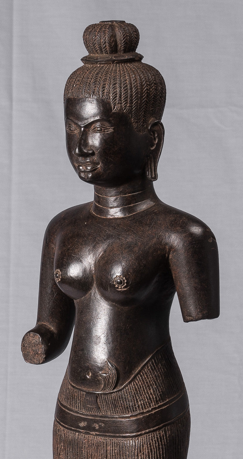 Estatua de Lakshmi - Stone de estilo Baphuon antiguo Lakshmi / Devi consorte de Vishnu Torso - 78 cm / 31 "