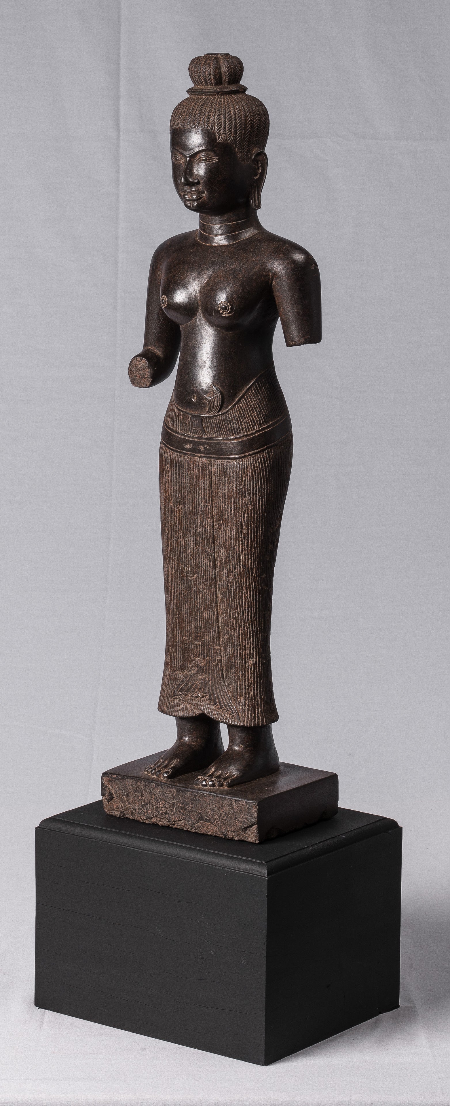 Estatua de Lakshmi - Stone de estilo Baphuon antiguo Lakshmi / Devi consorte de Vishnu Torso - 78 cm / 31 "