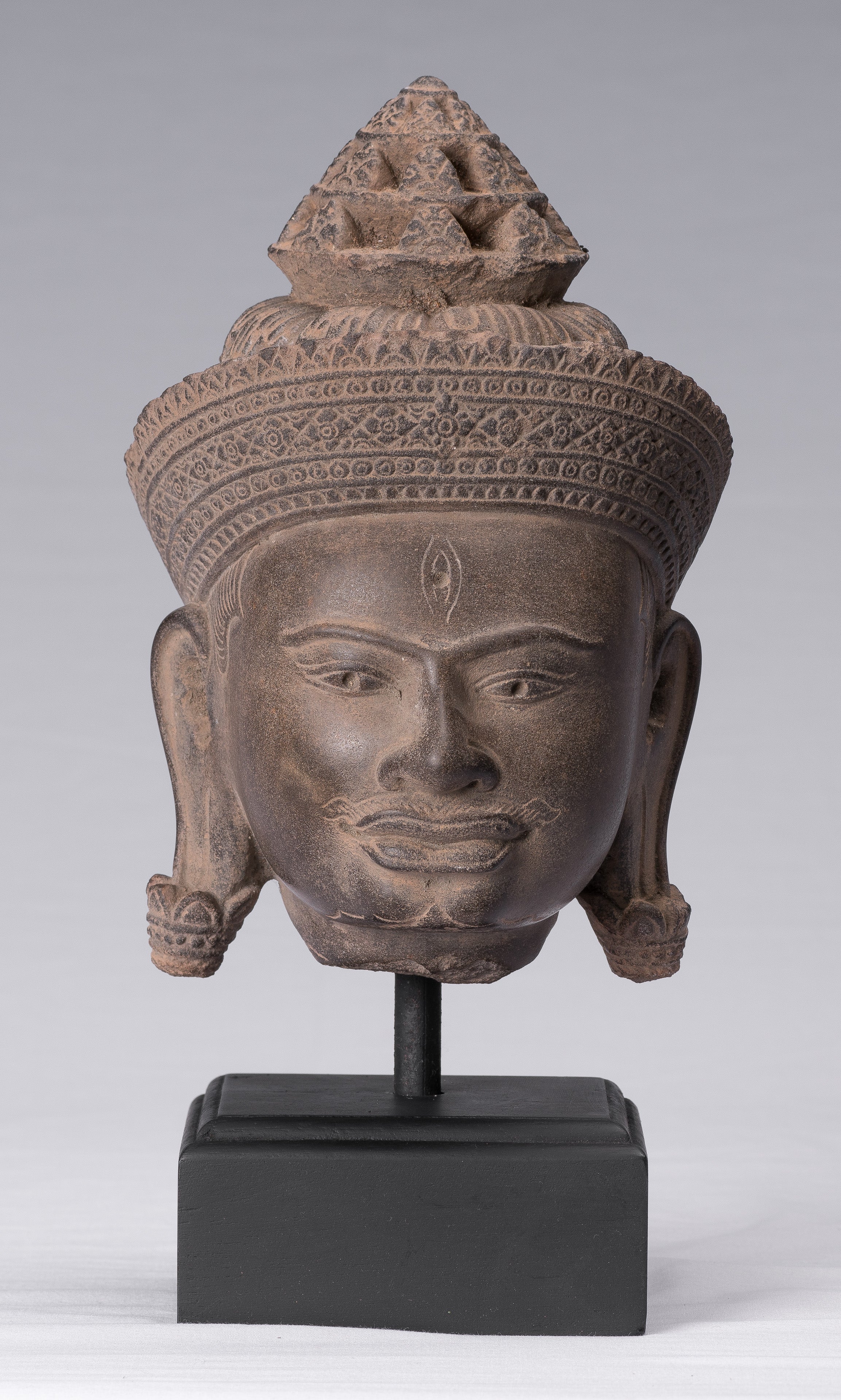 Statue de Shiva – Tête de statue de Shiva en pierre khmère antique de style Banteay Srei – Destructeur – 31 cm/12"