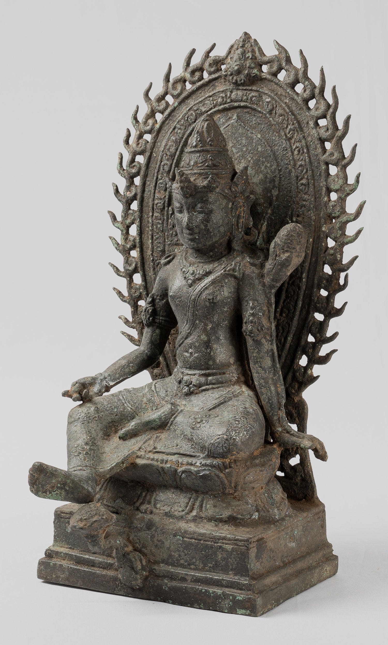 Statua di Tara - Antique Java Style Majapahit Seduto Devi Devi Tara Statua - 32 cm/13 "