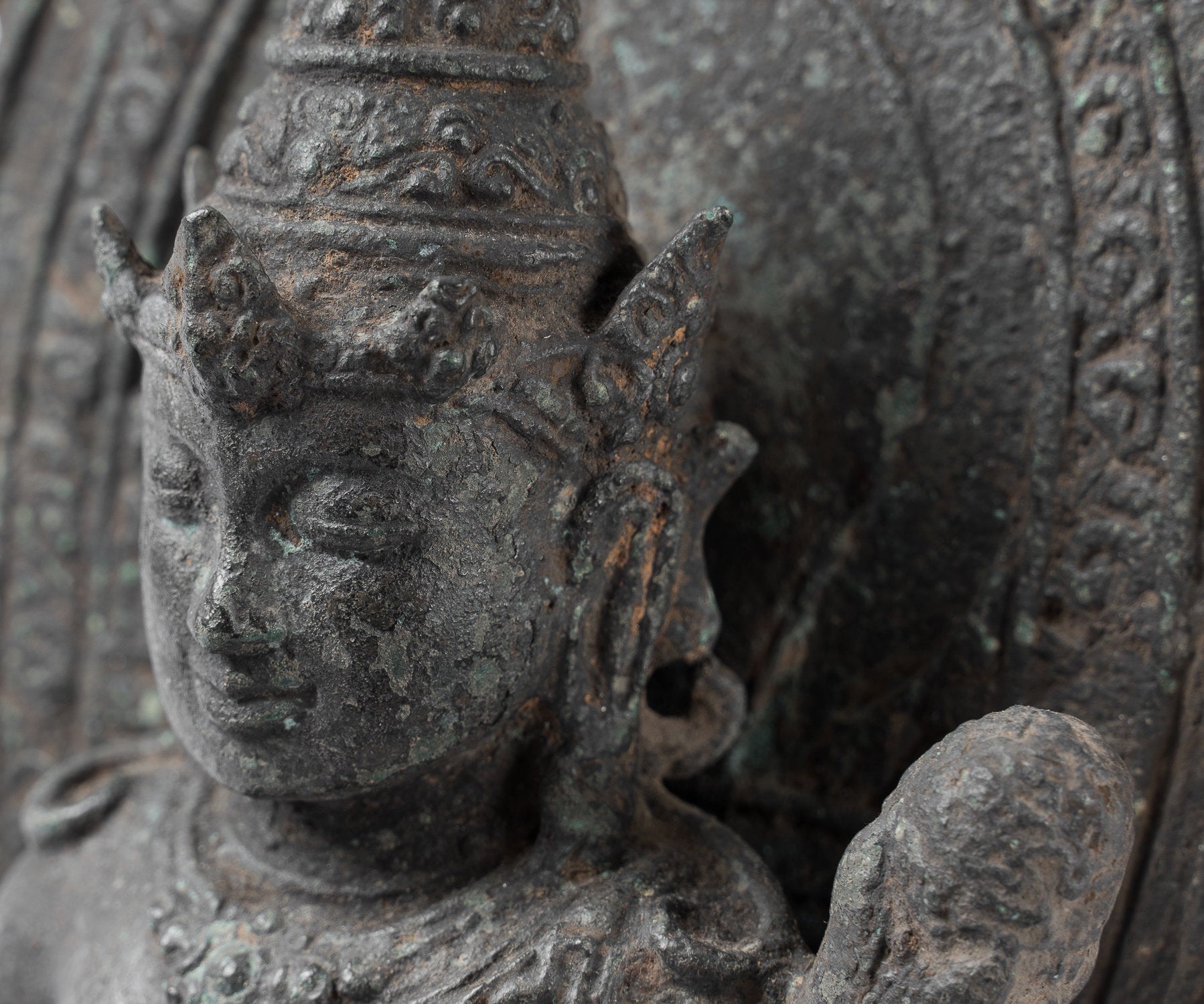 Statua di Tara - Antique Java Style Majapahit Seduto Devi Devi Tara Statua - 32 cm/13 "