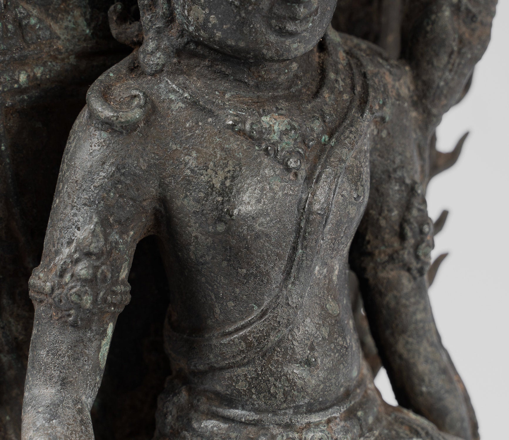 Statua di Tara - Antique Java Style Majapahit Seduto Devi Devi Tara Statua - 32 cm/13 "