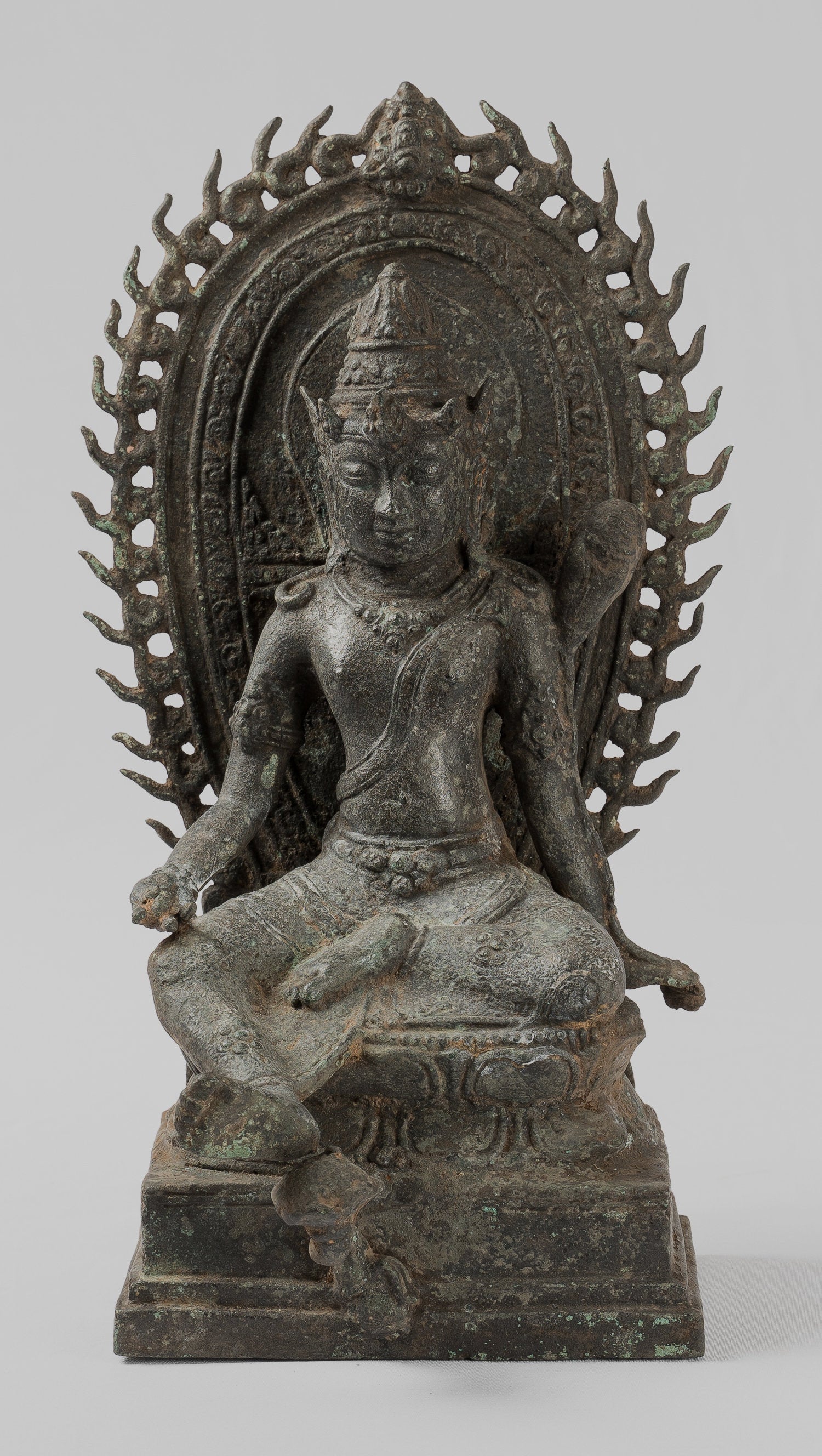 Statua di Tara - Antique Java Style Majapahit Seduto Devi Devi Tara Statua - 32 cm/13 "