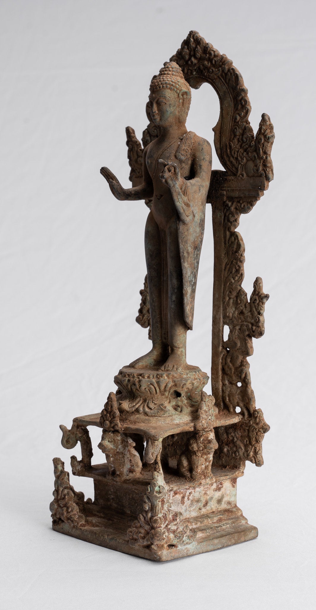 Buddha-Statue – Antike javanische stehende Schutz-Buddha-Statue im indonesischen Stil – 27 cm/11 Zoll