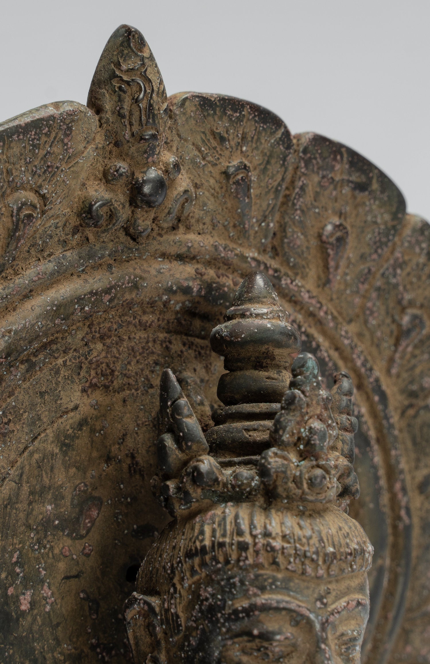 Tara-Statue – antike Java-Stil Majapahit sitzende Bronze-Devi-Tara-Statue – 24 cm/25,4 cm