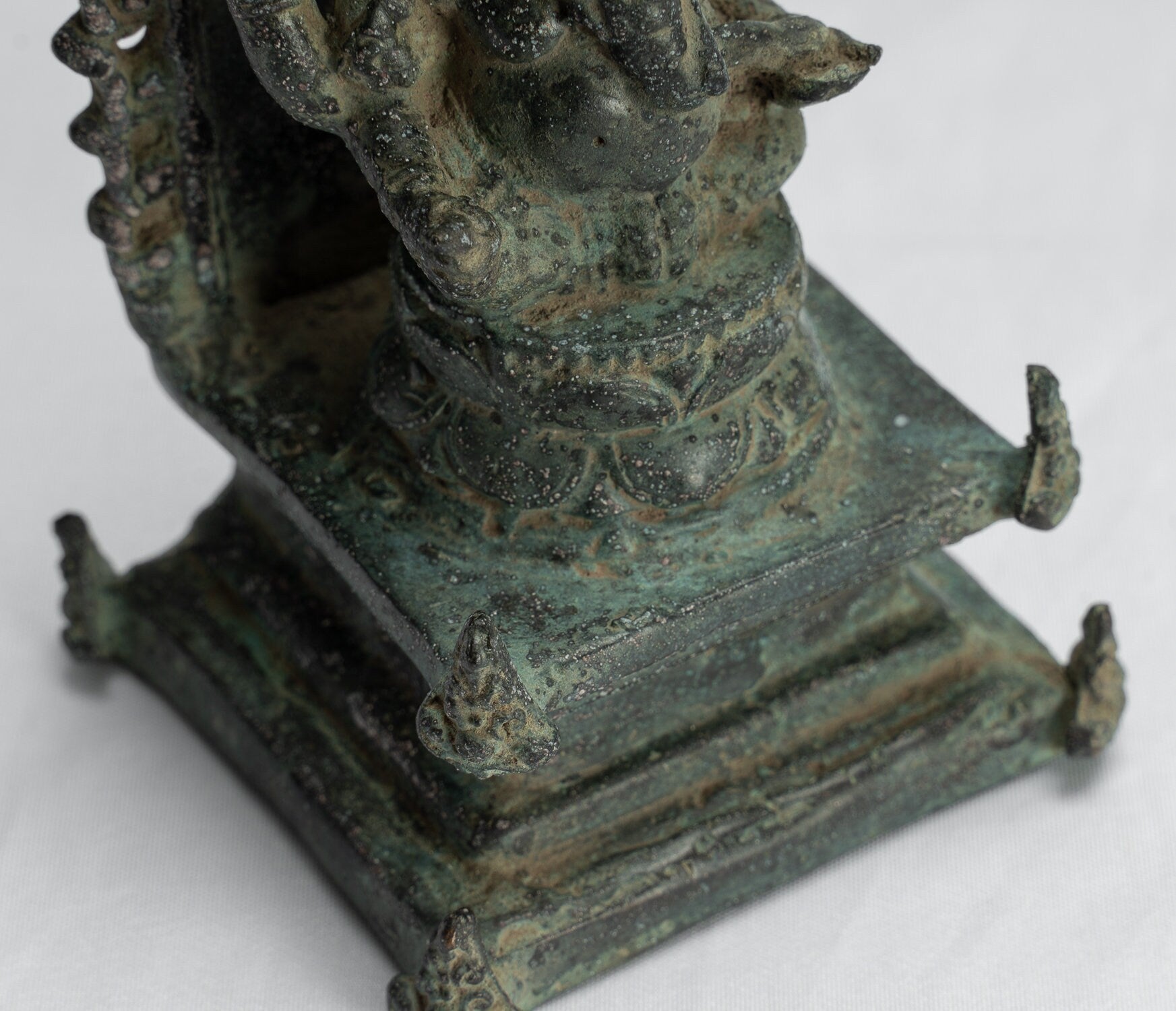 Statue de Ganesha – Statue de Ganesha indonésienne assise en bronze de style javanais antique – 14 cm/6"