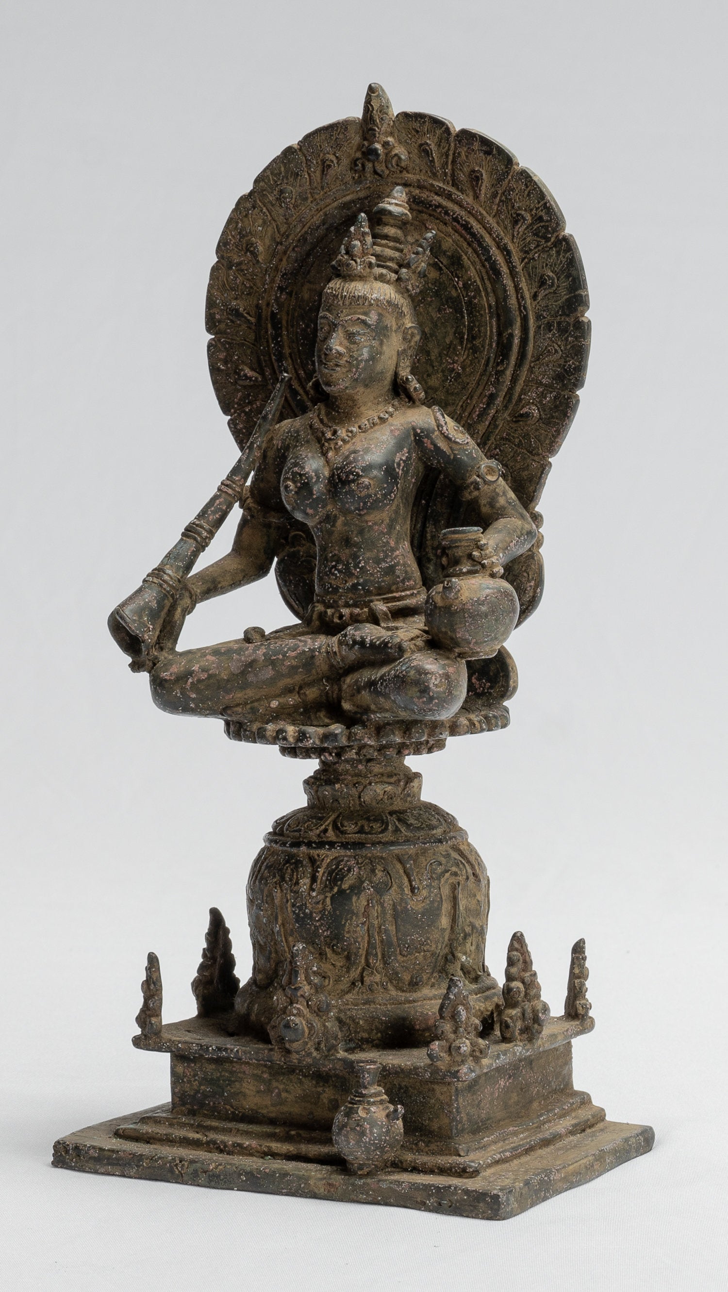 Tara-Statue – antike Java-Stil Majapahit sitzende Bronze-Devi-Tara-Statue – 24 cm/25,4 cm