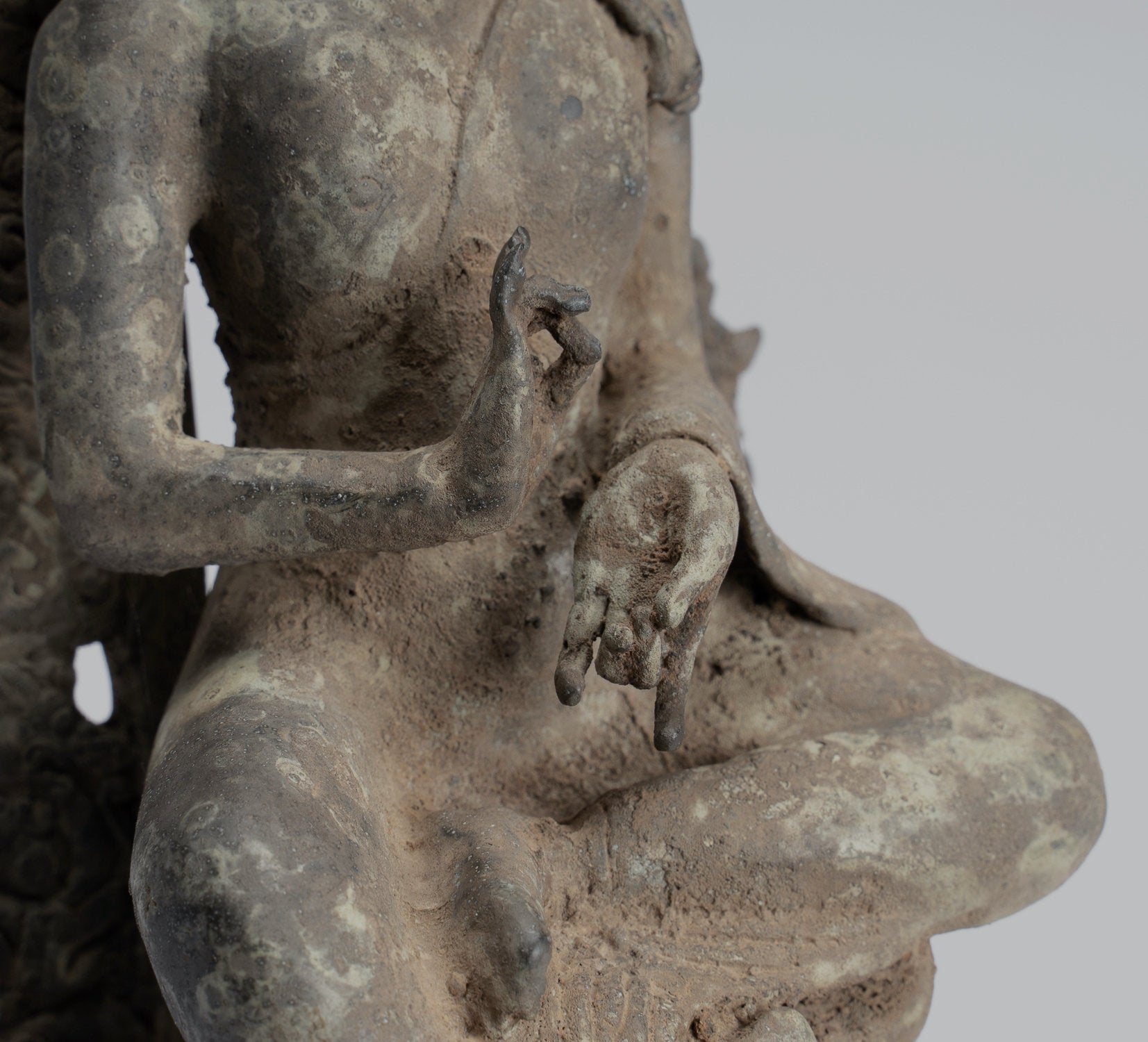 Estatua de Buda - Antiguo estilo indonesio de bronce sentado Javanese Buddha - 29 cm/12 "