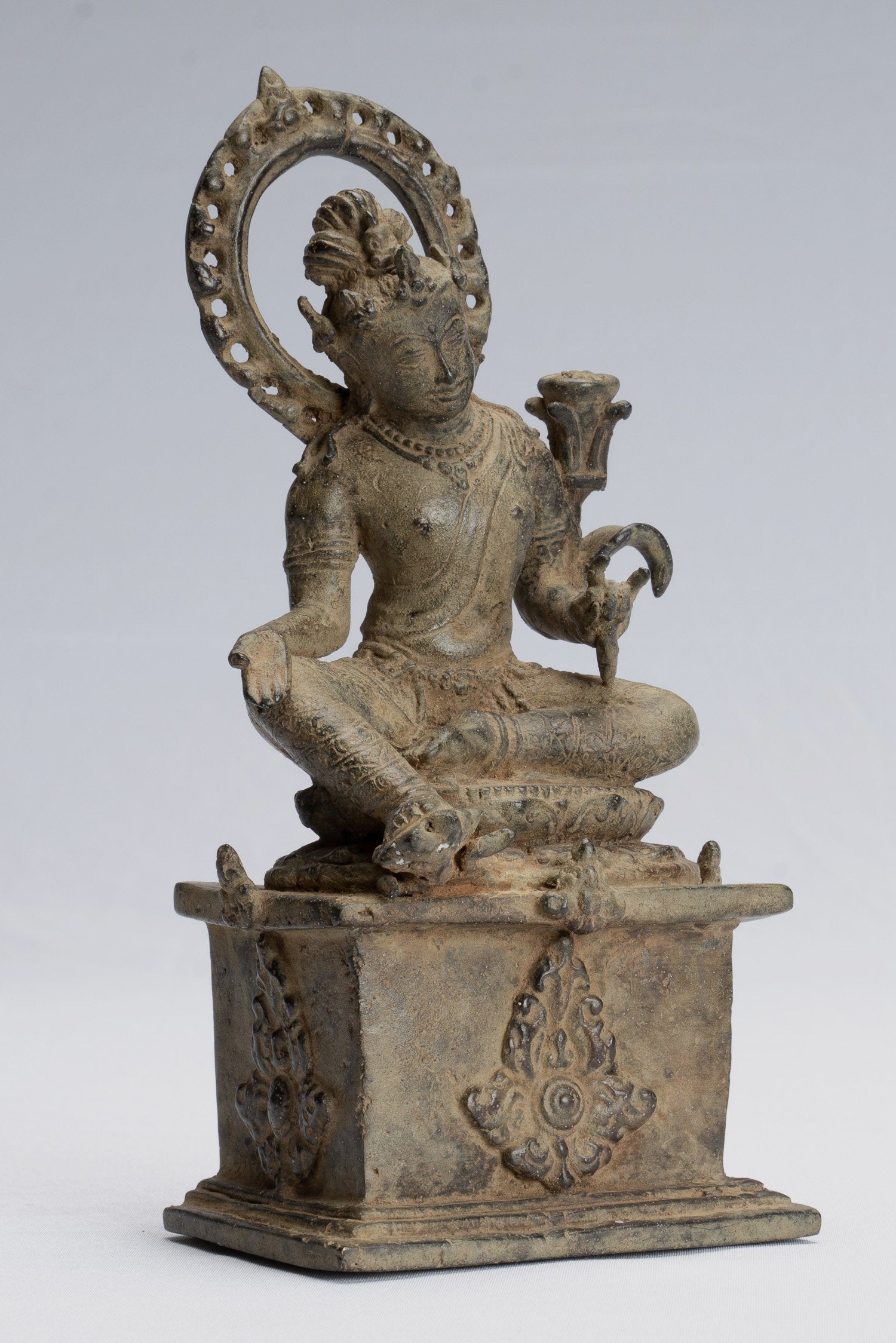 Statue de Tara – Statue antique de style Java Majapahit assise en bronze Devi Tara – 18 cm/7"
