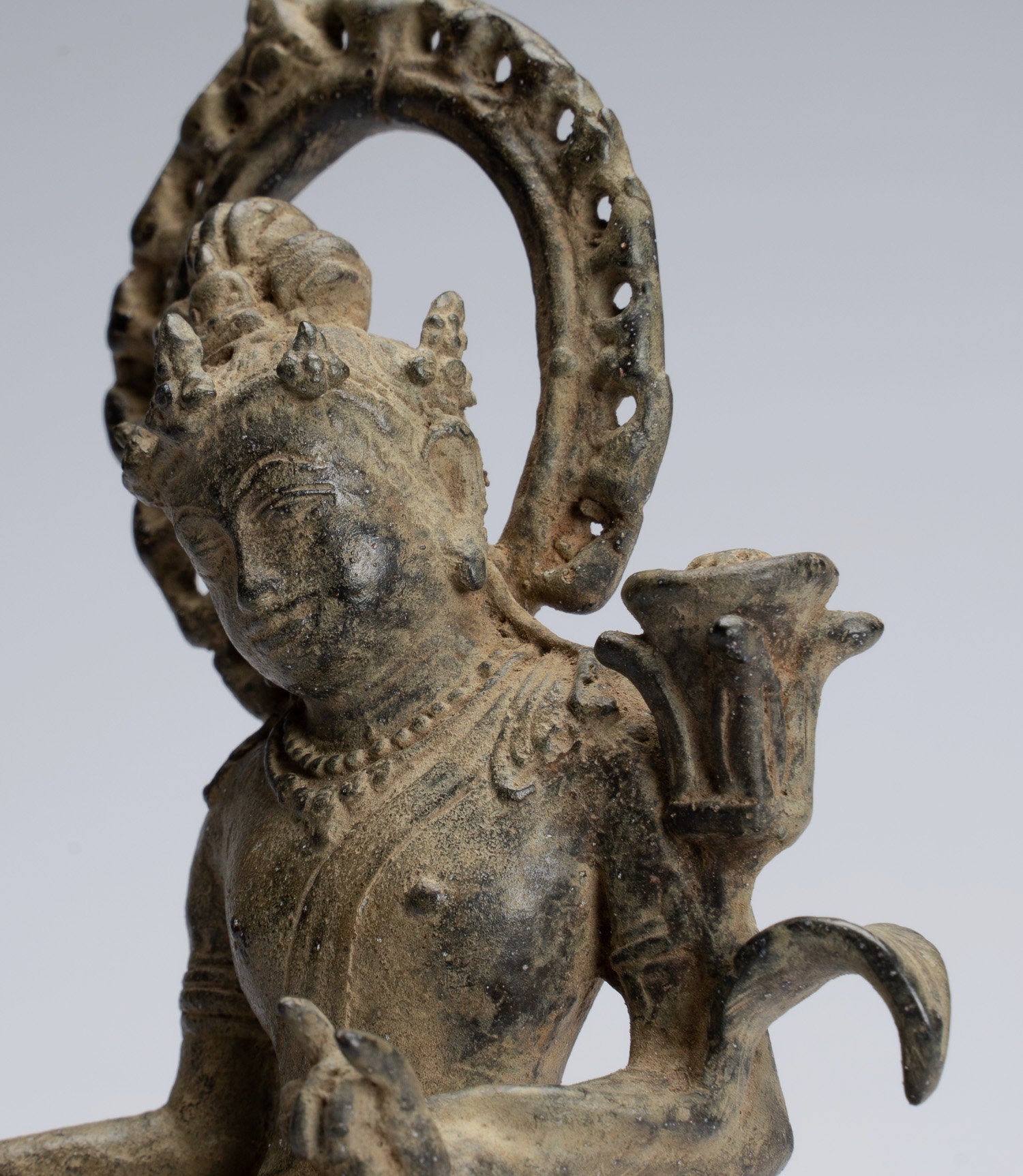 Statue de Tara – Statue antique de style Java Majapahit assise en bronze Devi Tara – 18 cm/7"