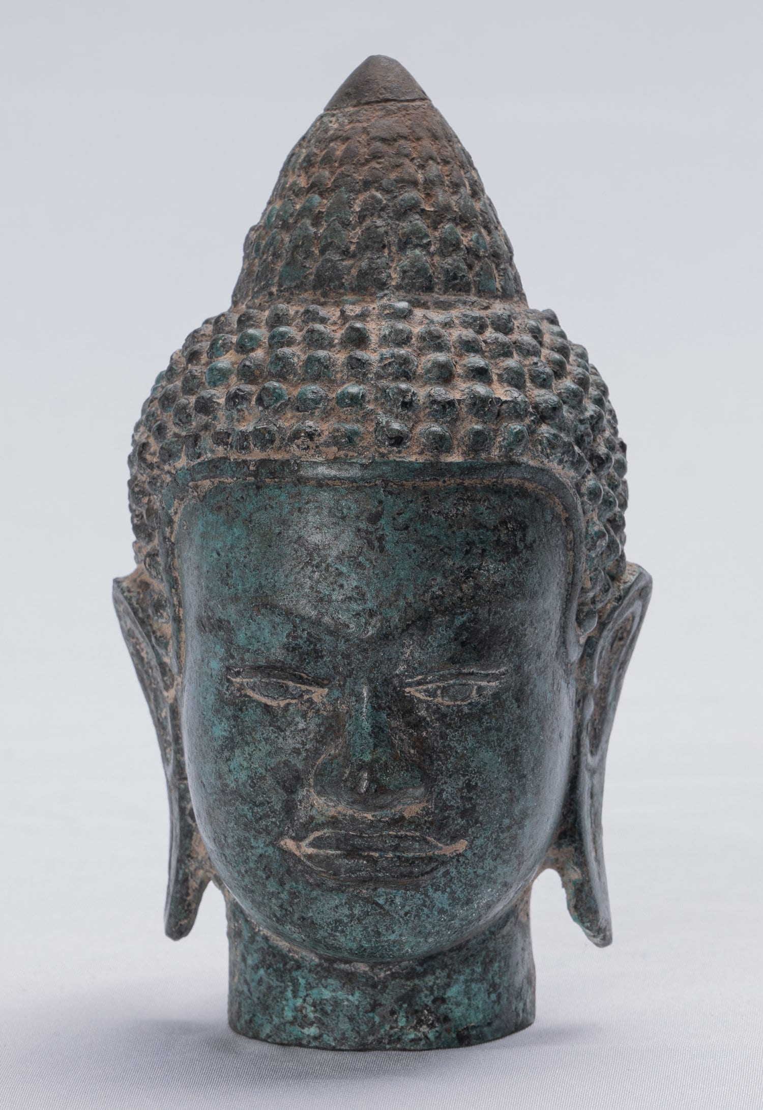 Buddha-Statue – freistehender Bronze-Buddha-Kopf im antiken Khmer-Stil – 14 cm.