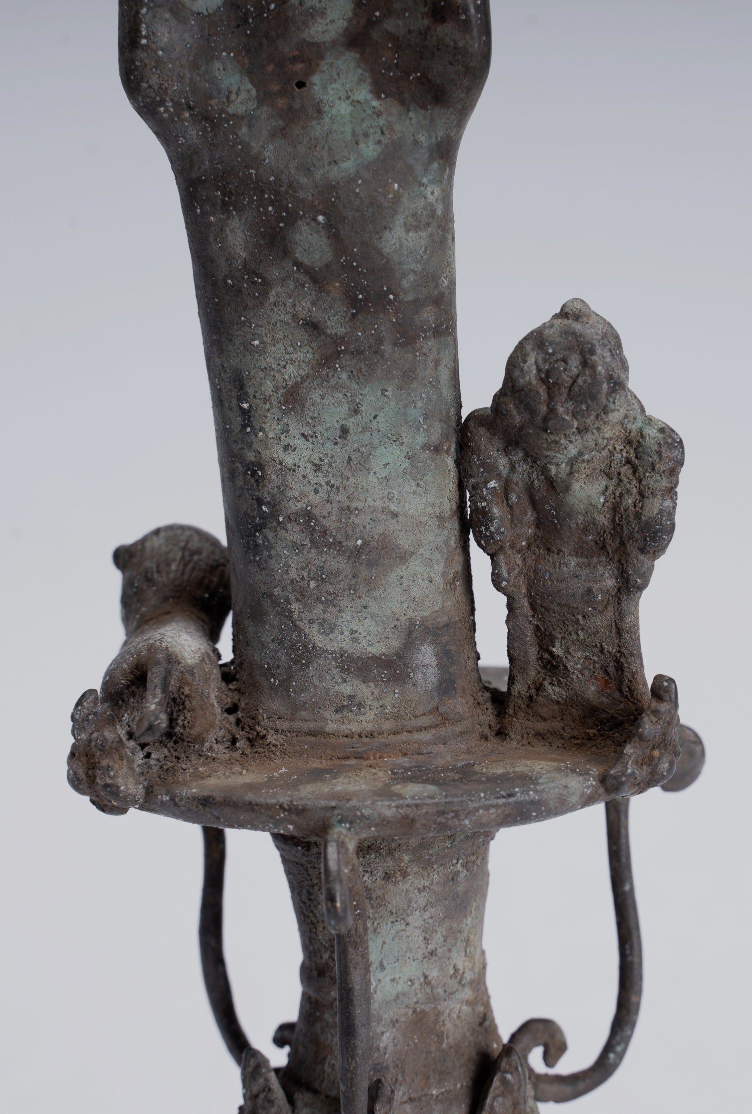 Buddha-Statue – antiker indonesischer Stil, stehender javanischer Anbetungs-Buddha aus Bronze – 21 cm.