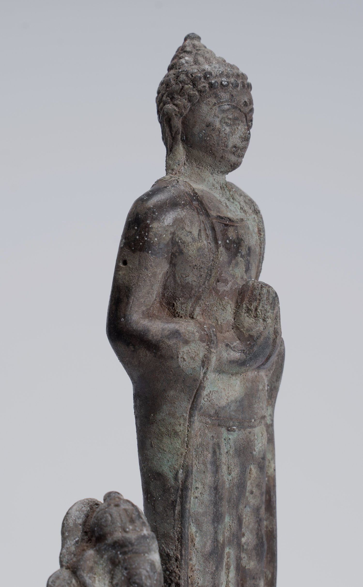 Buddha-Statue – antiker indonesischer Stil, stehender javanischer Anbetungs-Buddha aus Bronze – 21 cm.