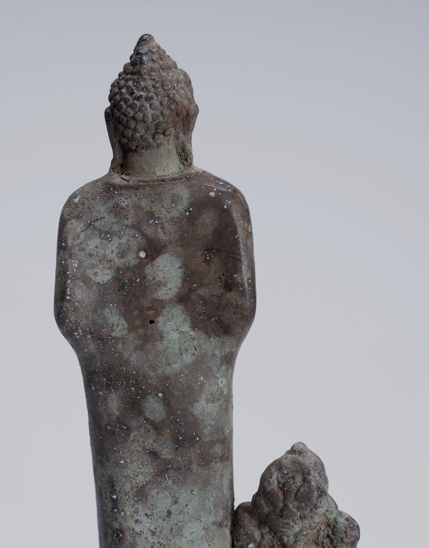 Buddha-Statue – antiker indonesischer Stil, stehender javanischer Anbetungs-Buddha aus Bronze – 21 cm.