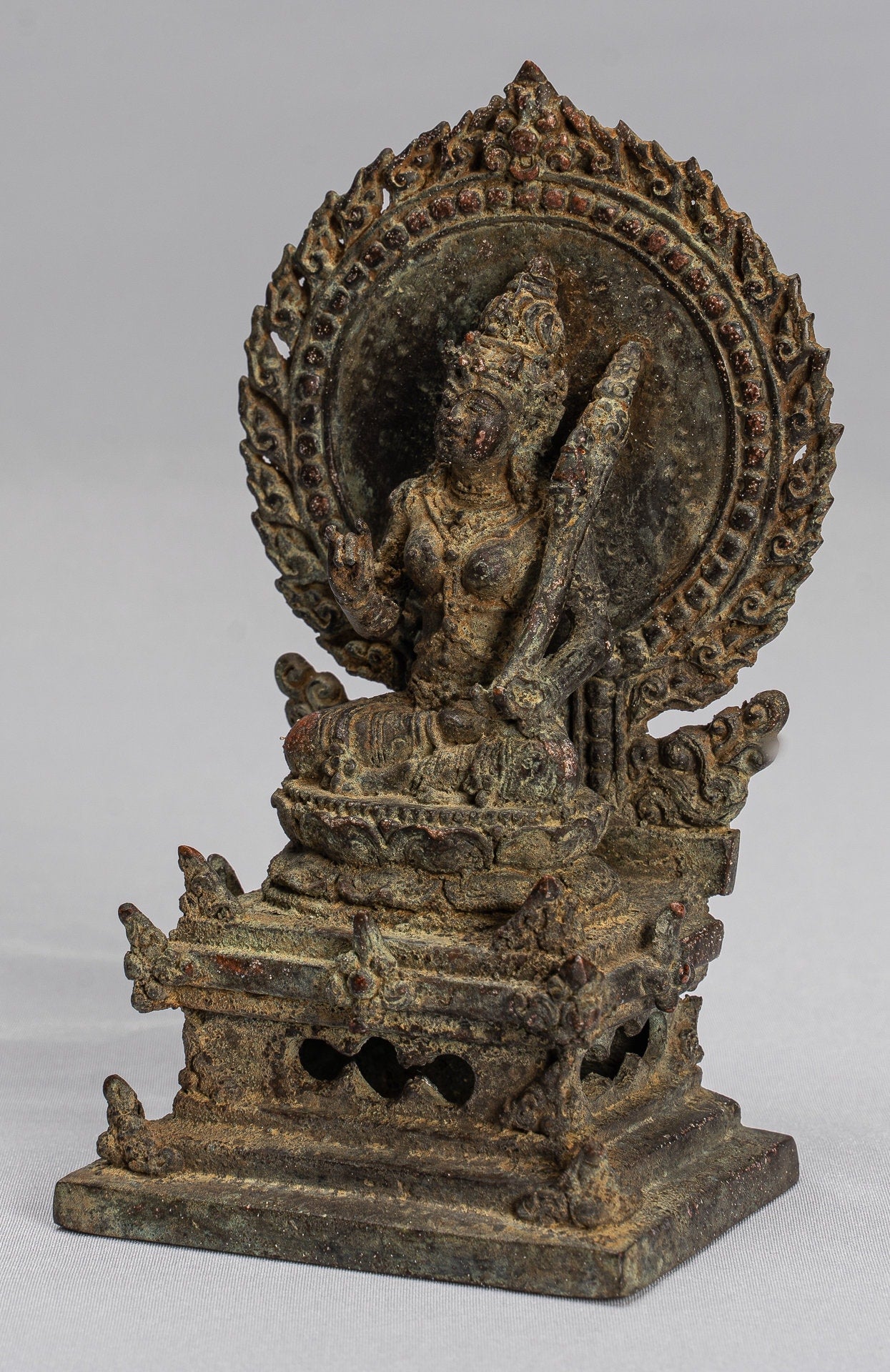 Statua di Tara - Antique Java Style Majapahit Seduto Devi Devi Tara Statua - 14 cm/6 "