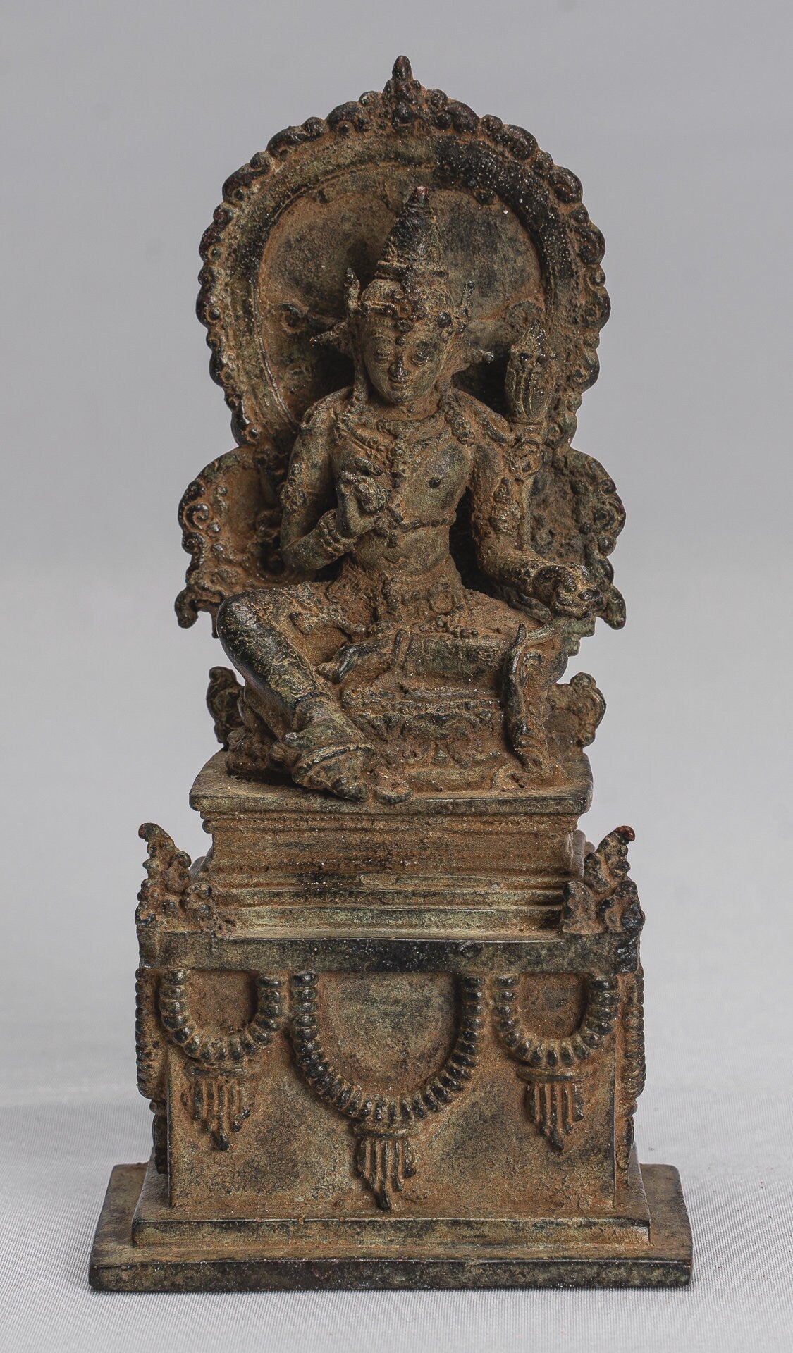 Estatua de Tara - Estatua de Bronce Devi Tara de bronce sentado de Majapahit antiguo de Java - 15 cm/6 "