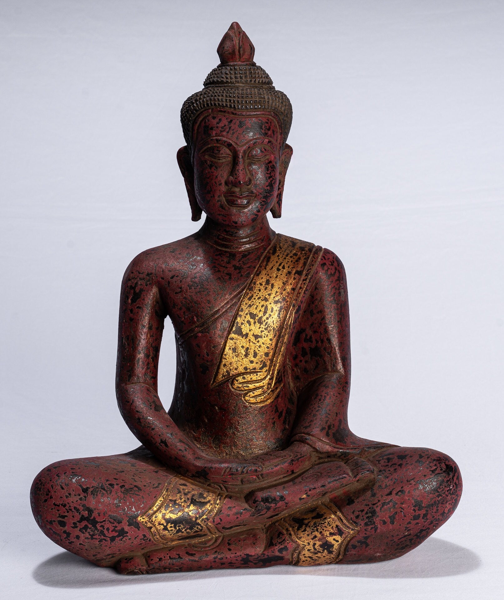 Antike sitzende Buddha-Statue aus Holz im Khmer-Stil, Dhyana-Meditations-Mudra – 43 cm.