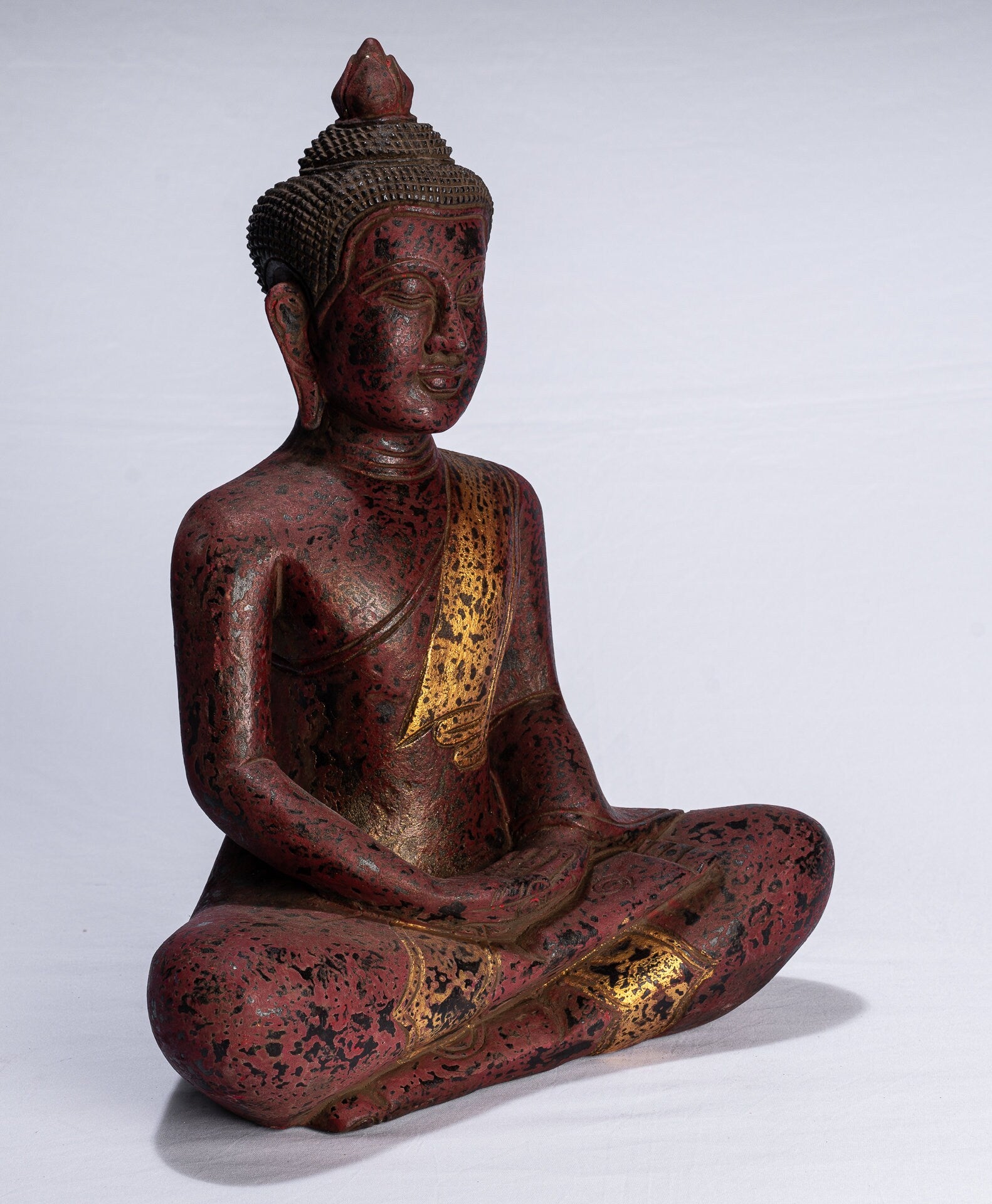 Antike sitzende Buddha-Statue aus Holz im Khmer-Stil, Dhyana-Meditations-Mudra – 43 cm.