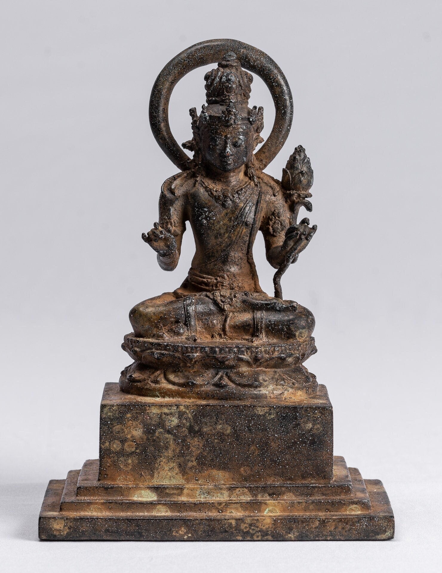 Statue de Tara – Antique style Java Majapahit indonésien assis en bronze Devi Tara – 17 cm